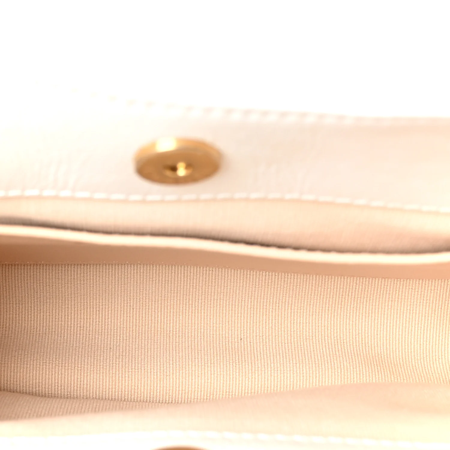 Shiny Crumpled Calfskin Quilted Small Wavy CC Hobo White - Top Club