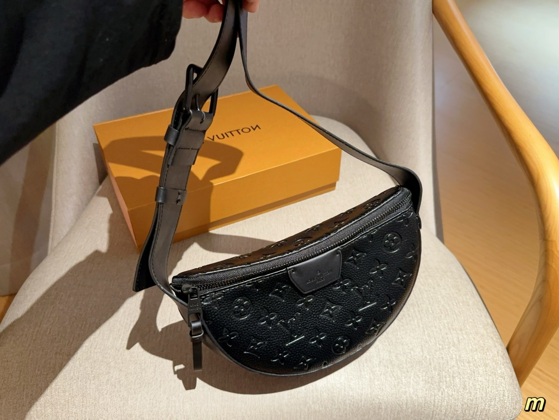 Louis MOON CROSSBODY men and women bag size: 24*16*4 cm - Top Club