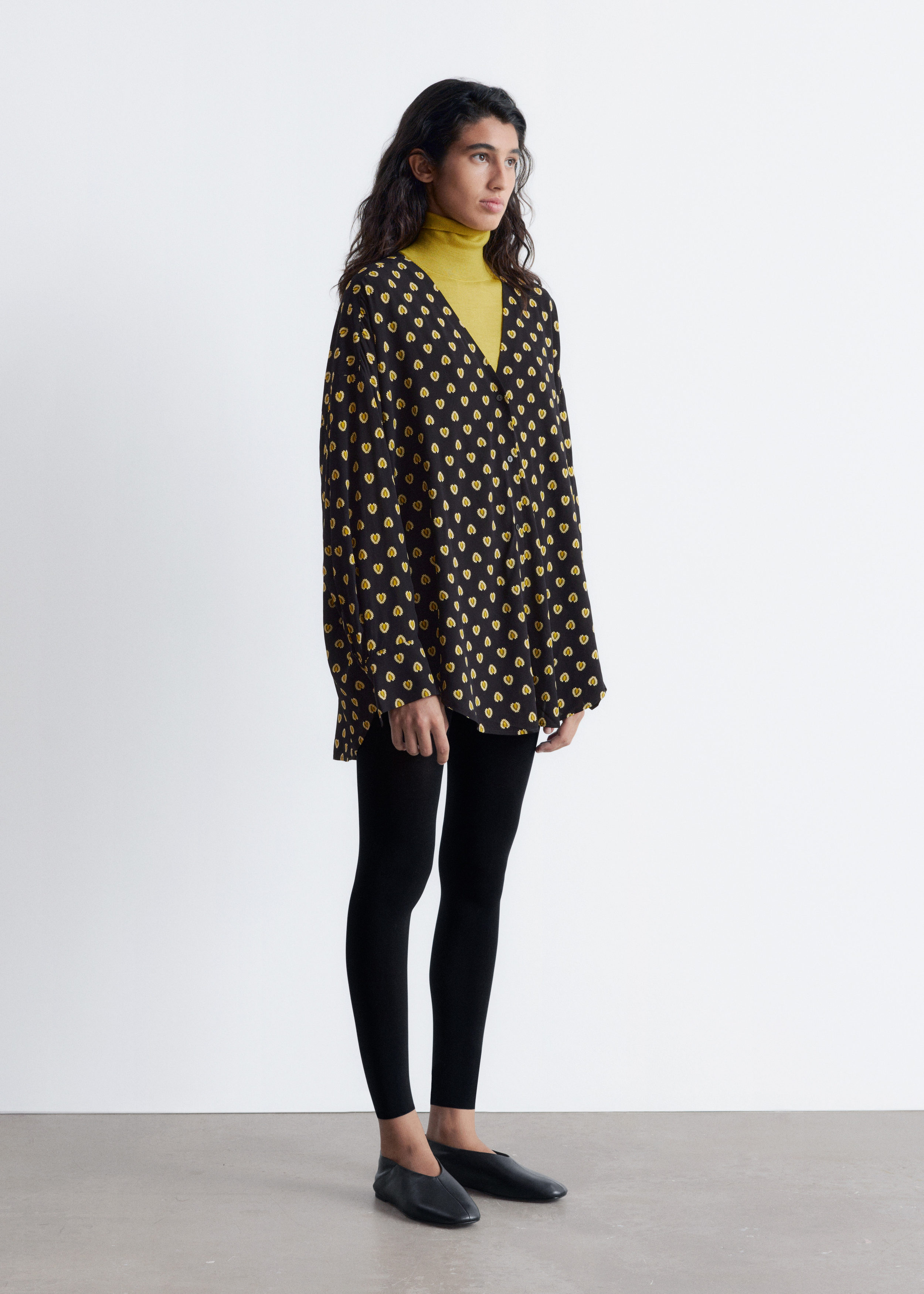 & Other Stories OVERSIZED PRINTED V-NECK BLOUSE