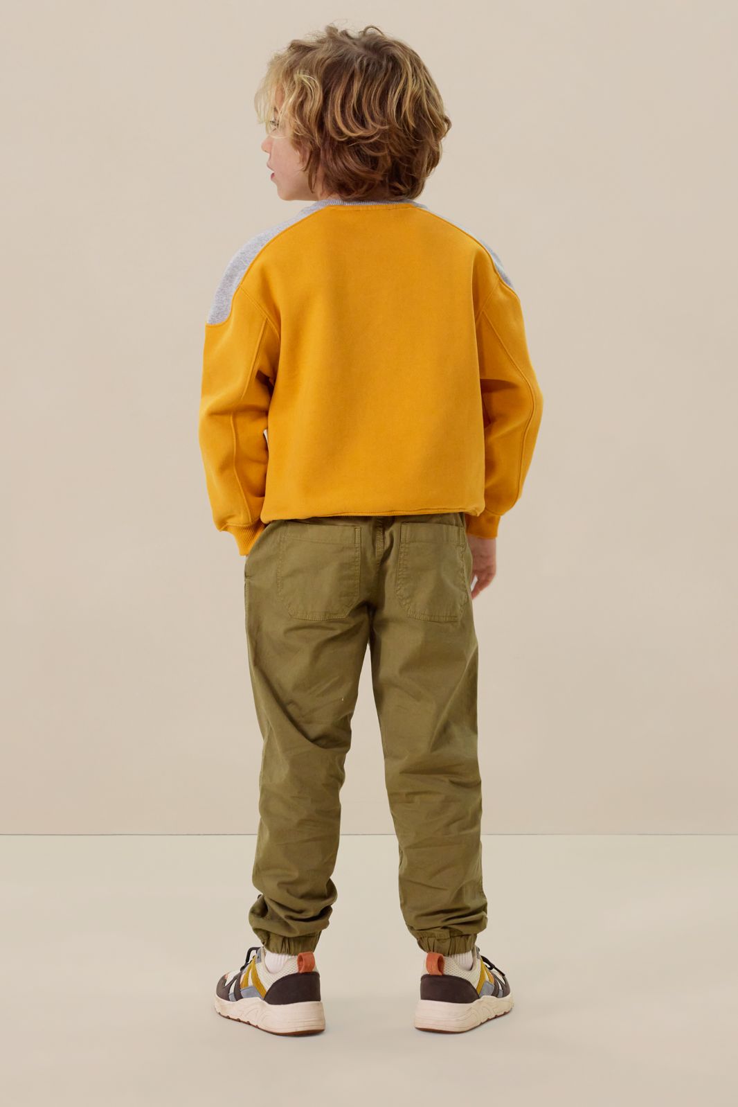 Groene pull on broek met aantrekkoorden