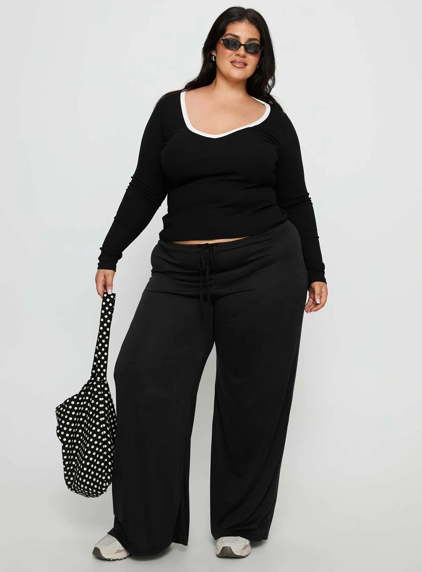 Baseline V Neck Long Sleeve Top Black / White Curve