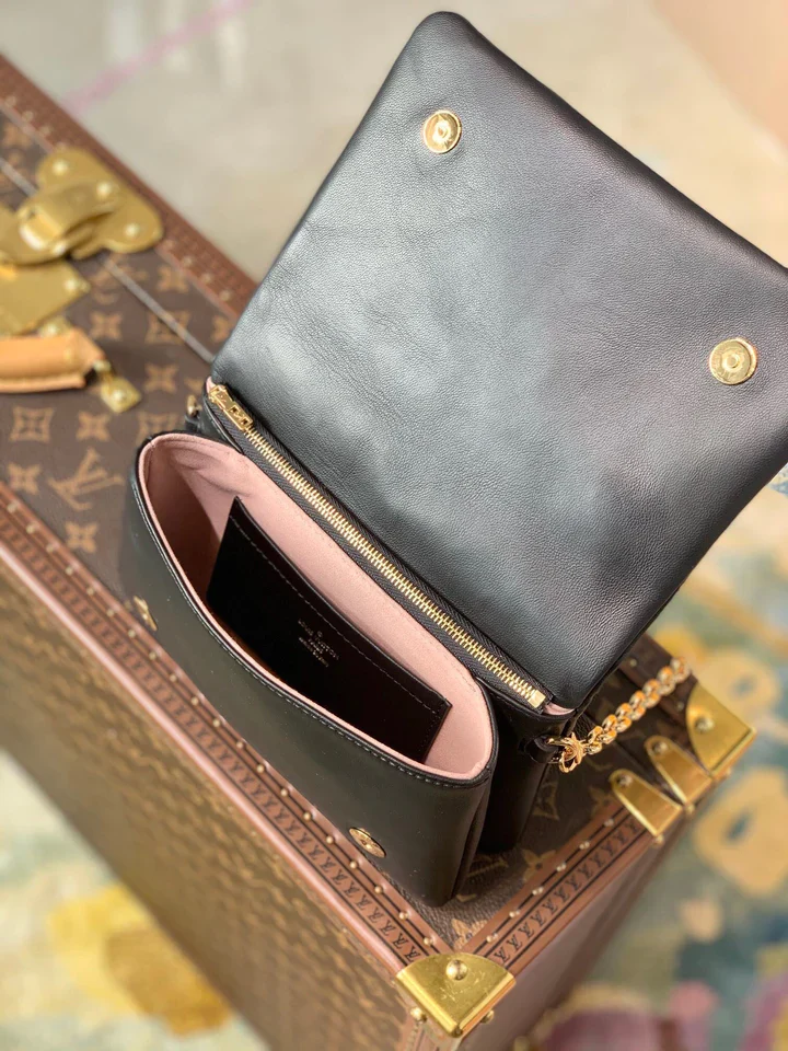 LOUIS VUITTON Pochette Coussin Bag - Top Club