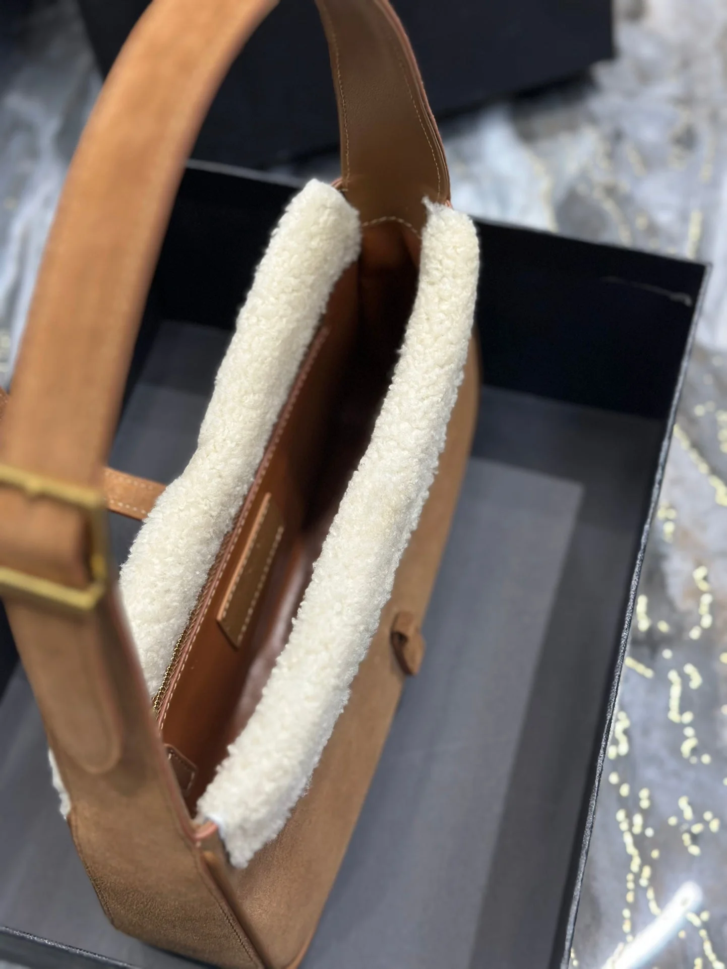 YSL Le5��7 Hobo Shearling Suede Shoulder Bag 25x14x6cm - Top Club