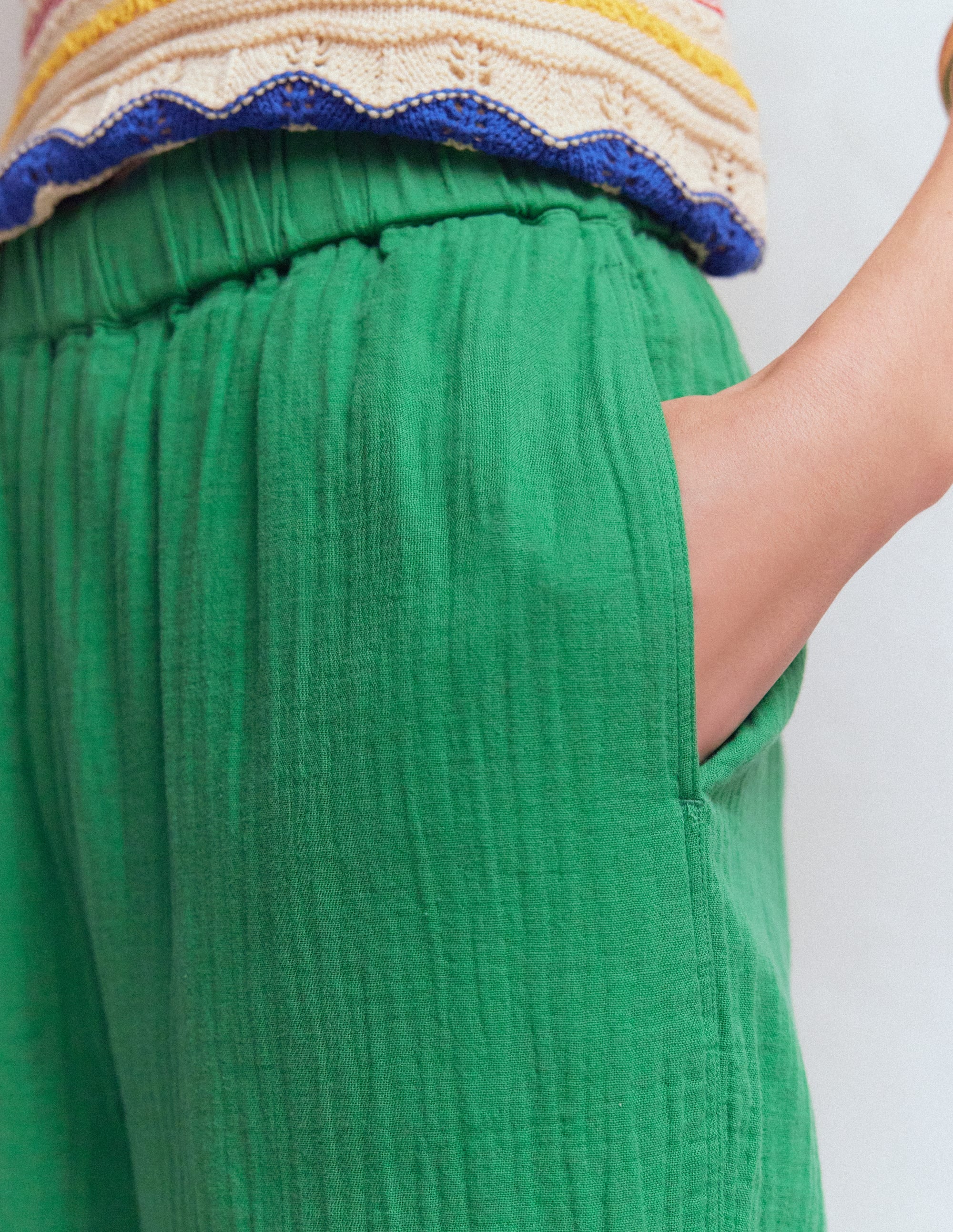 Verkürzte Doppeltuch-Hose-Kleeblattgrün