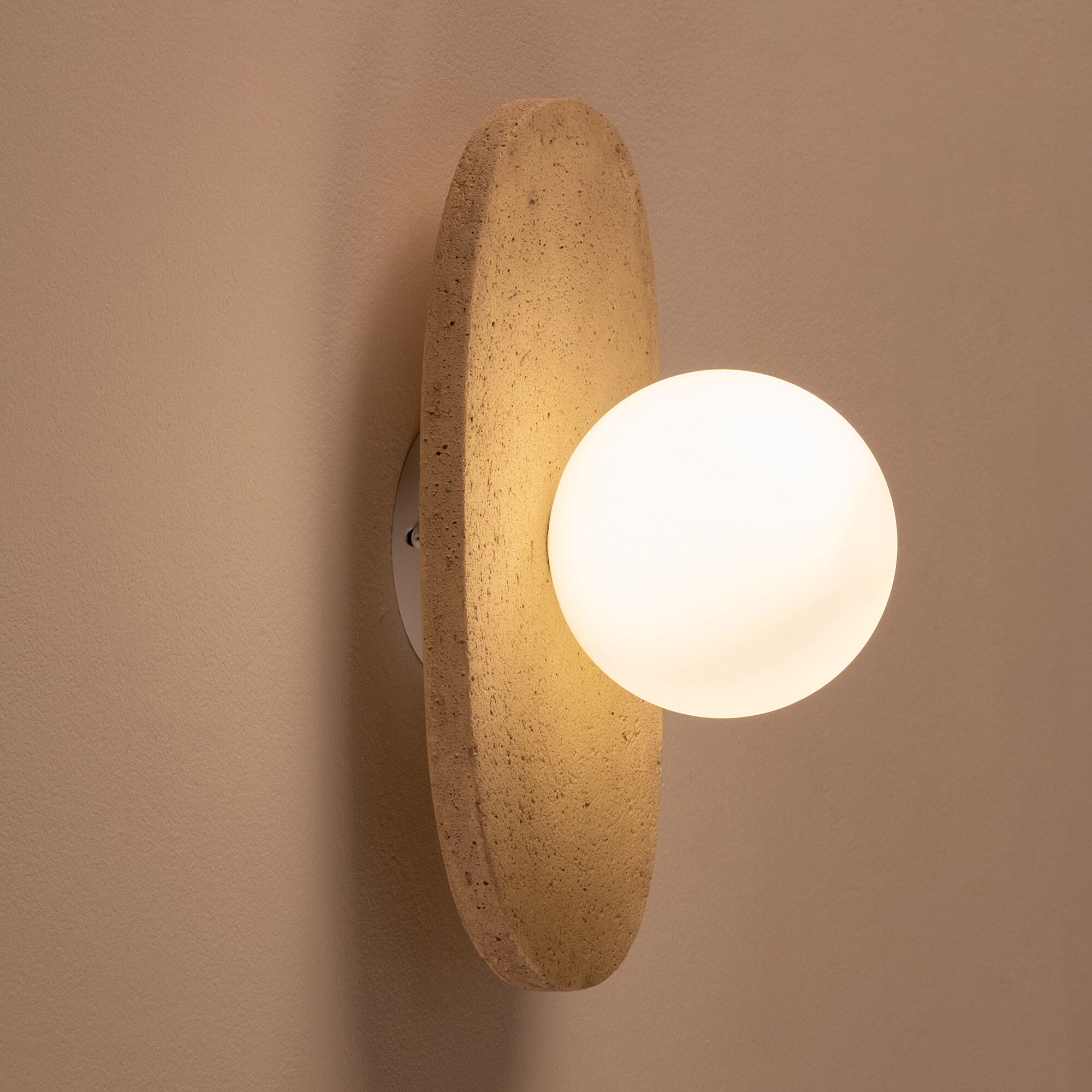 CYRIAC - Applique murale électrifiée en magnésie H26cm - beige