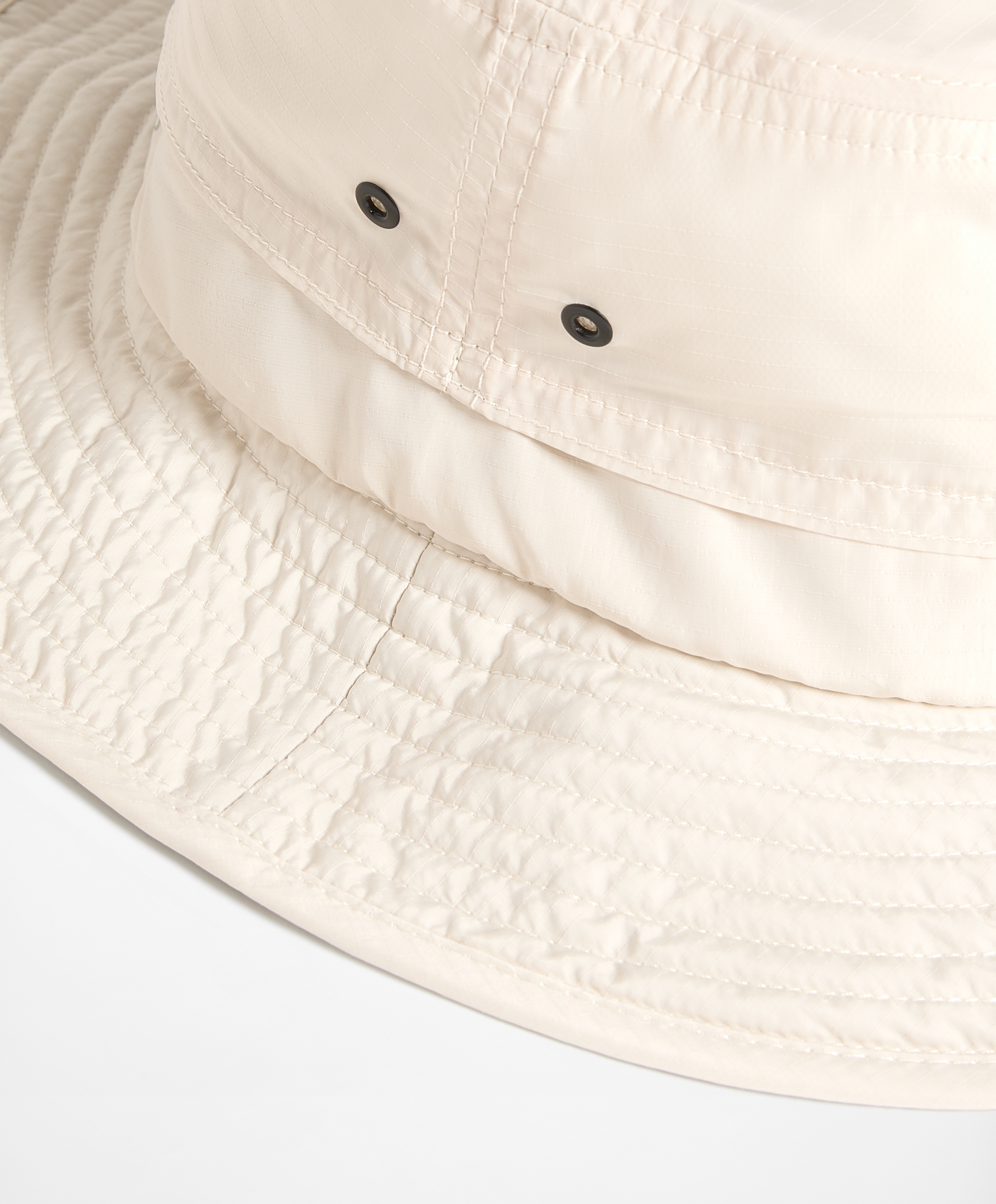 OYSHO Ultra light hat
