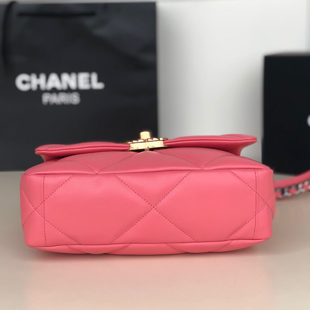 CHANEL 19 Handbag - Top Club
