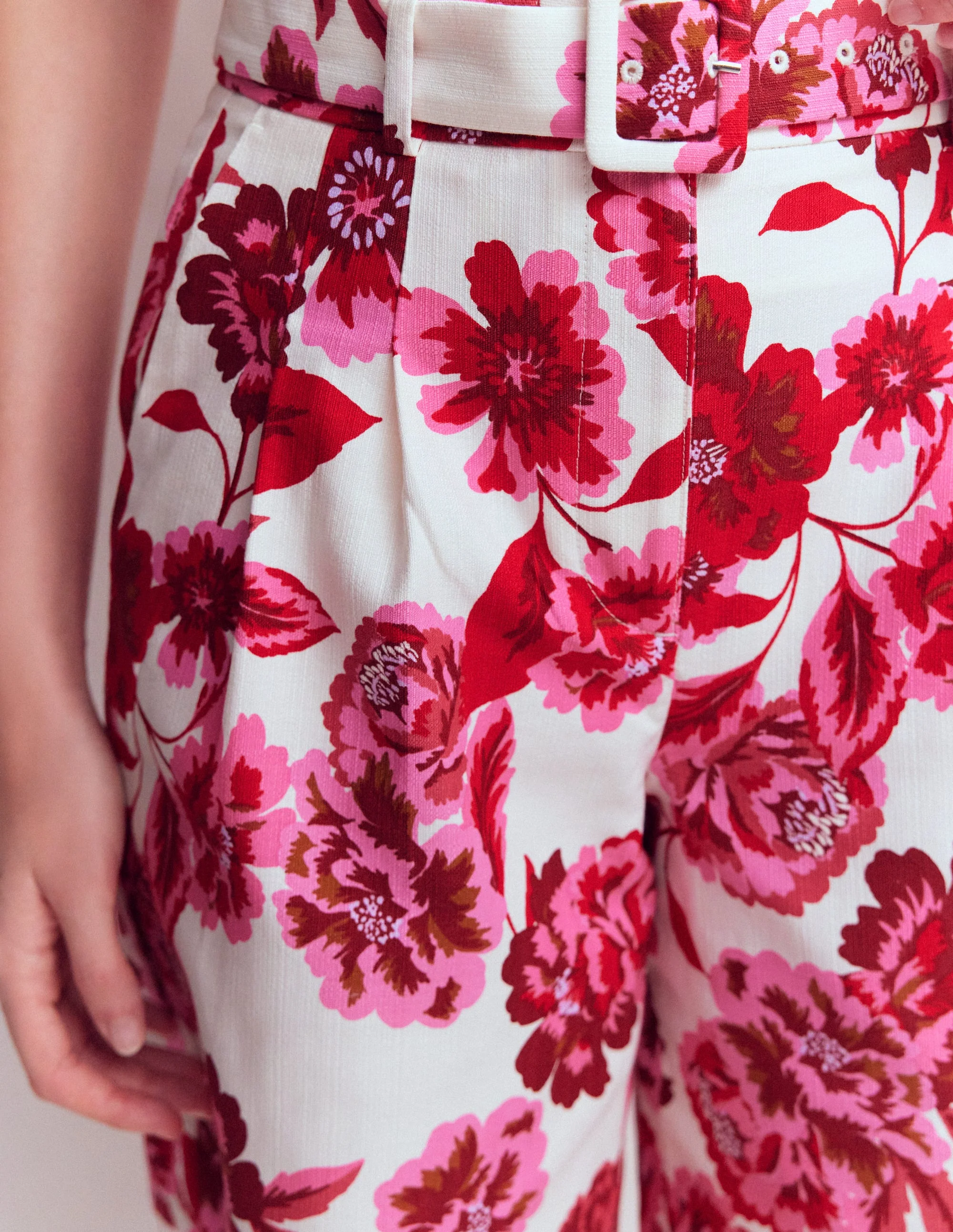 Chelsea Klassisch geschneiderte Shorts mit Gürtel-Sangria Sunset Pink, Blumenmuster