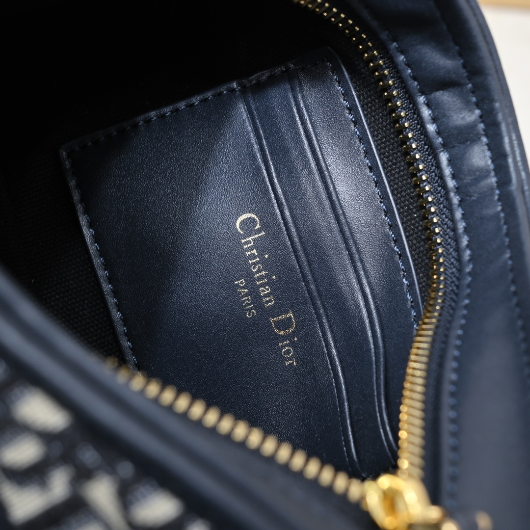 D new arrival signature hobo bag size: 23.5*14.5*6cm - Top Club