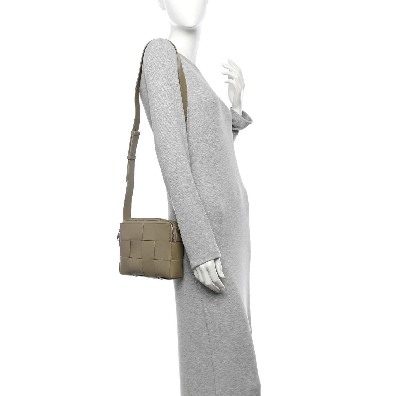 Lambskin Maxi Intrecciato Cassette Camera Bag Travertine - Top Club