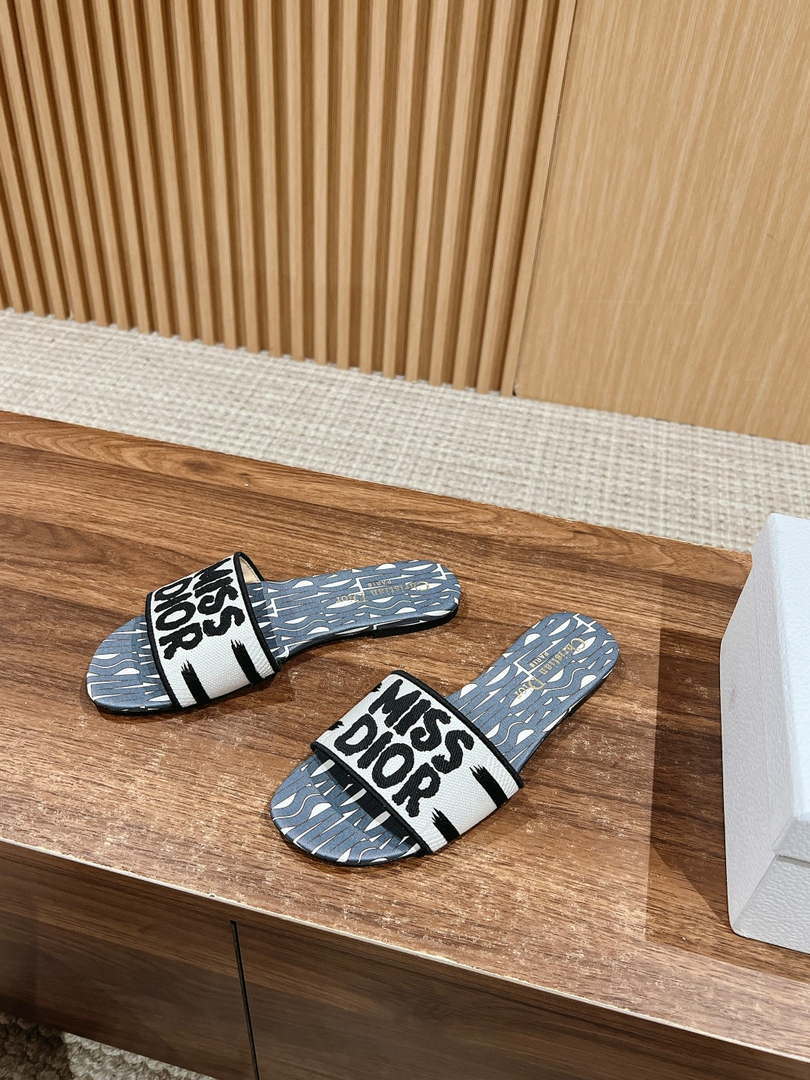 Dior KCO109EZO Dway Slide Embroidered Cotton and Deep Blue Miss Dior Allover Motif Shoes D82985 - Sneaker Replica Workshop