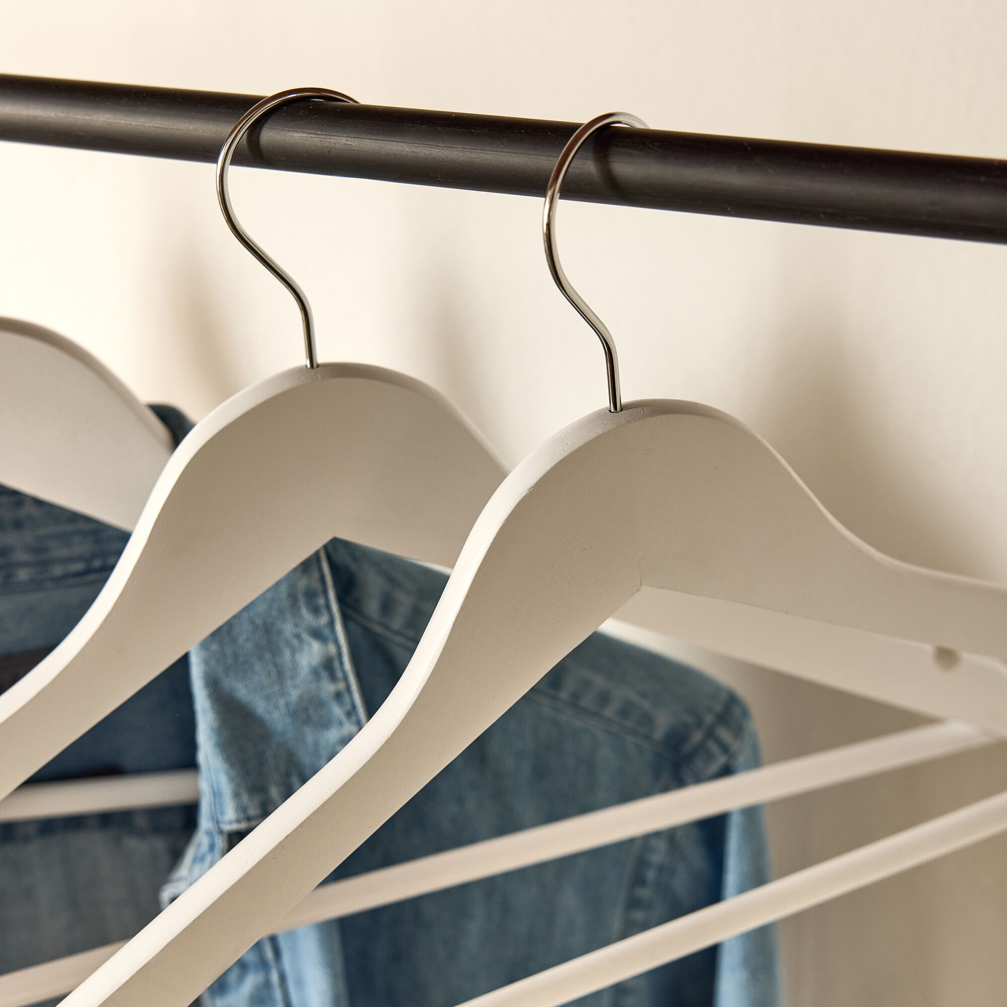 TAO - Lot de 5 cintres en bois - gris