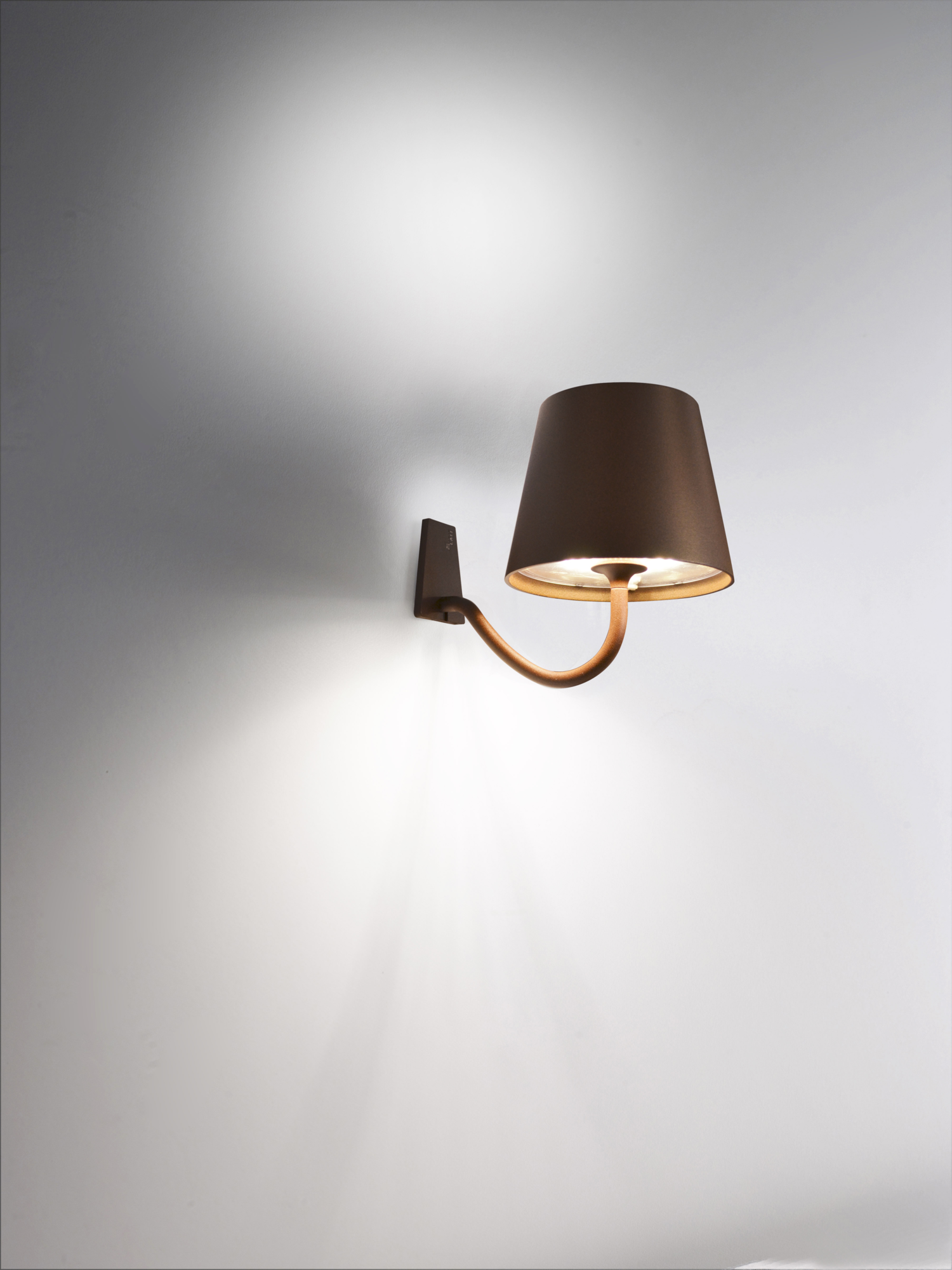 Zafferano oplaadbare wandlamp roest