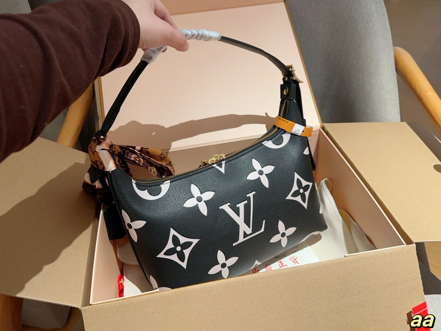 Louis new arrival hobo lock bag size:28*18*10 cm - Top Club