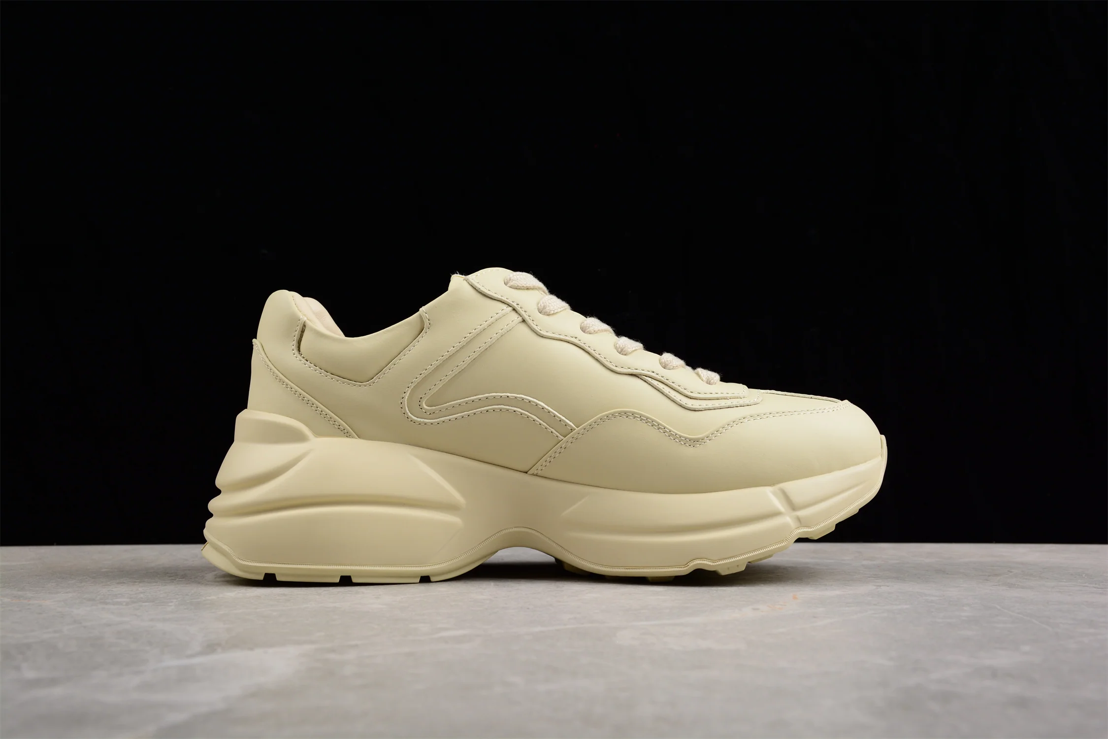 Gucci Rhyton Sneaker With Strawberry Print 'Ivory White' - Sneaker Replica Workshop