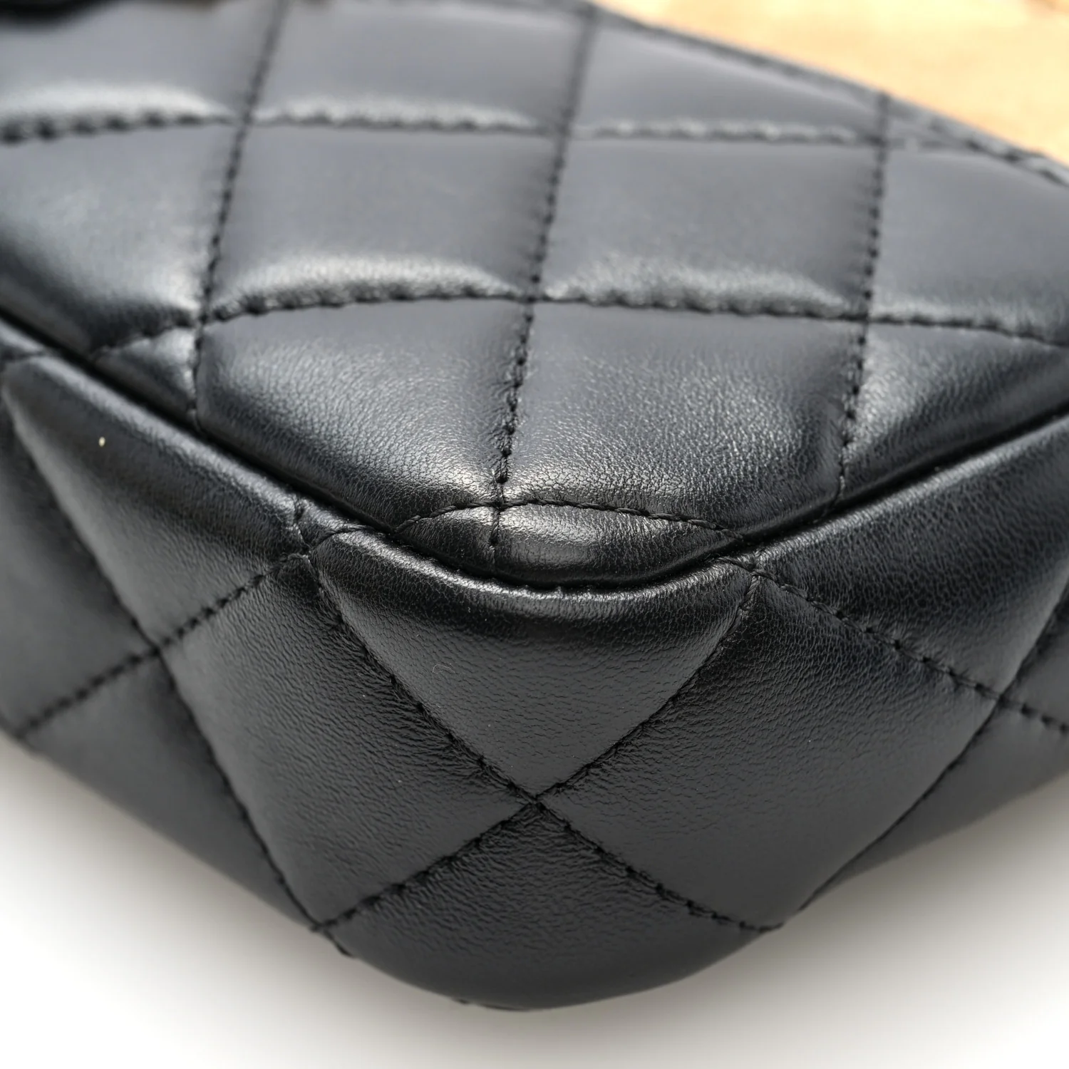 Suede Shiny Lambskin Quilted Phone Holder With Chain Black Beige - Top Club