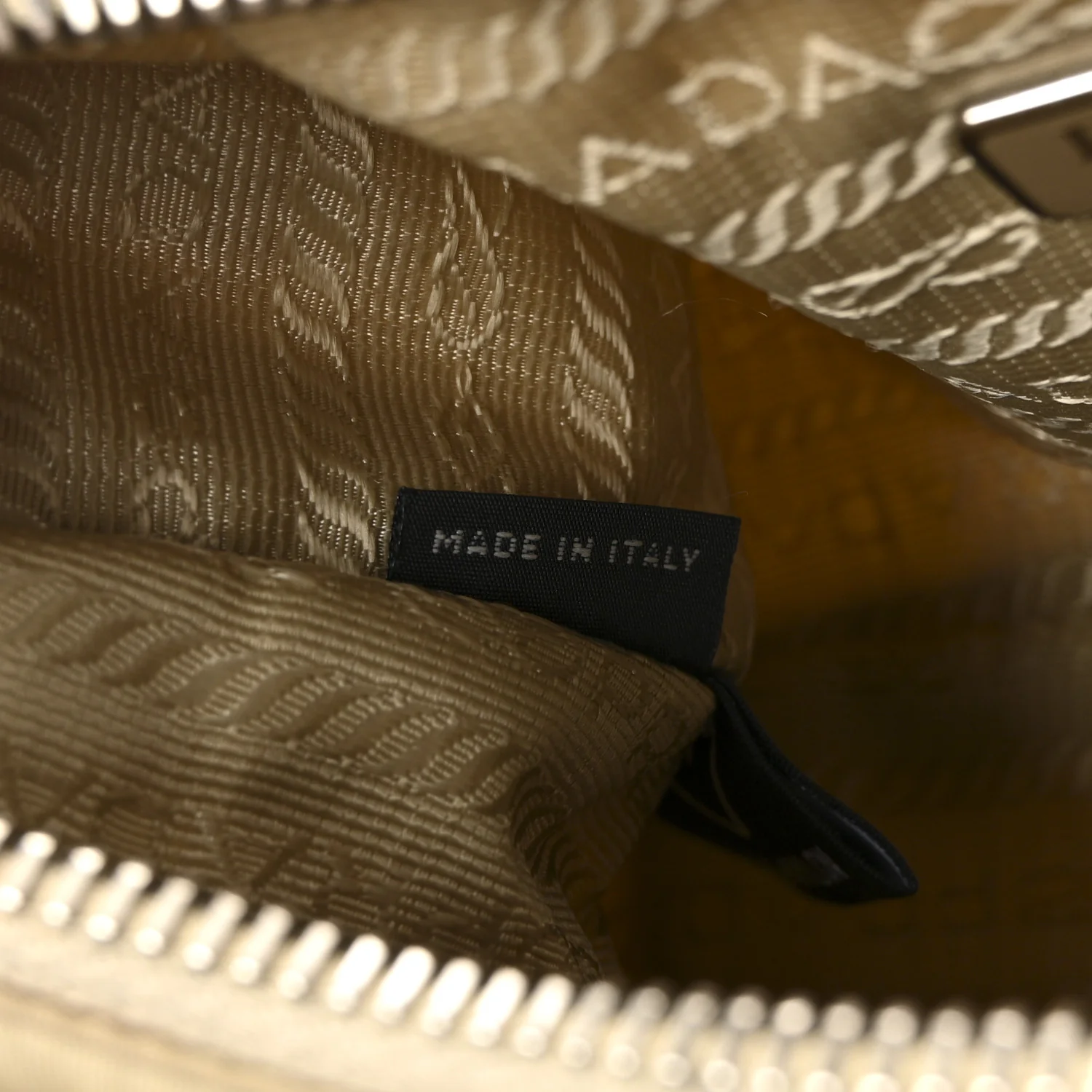 Re-Nylon Saffiano Re-Edition 2005 Shoulder Bag Deserto - Top Club