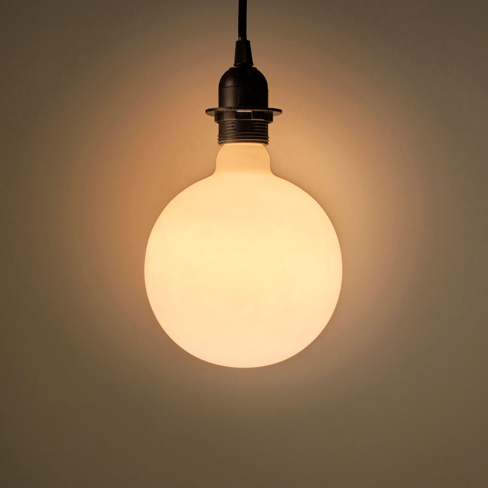 LUNE - Ampoule globe mate D15cm culot E27 - blanc