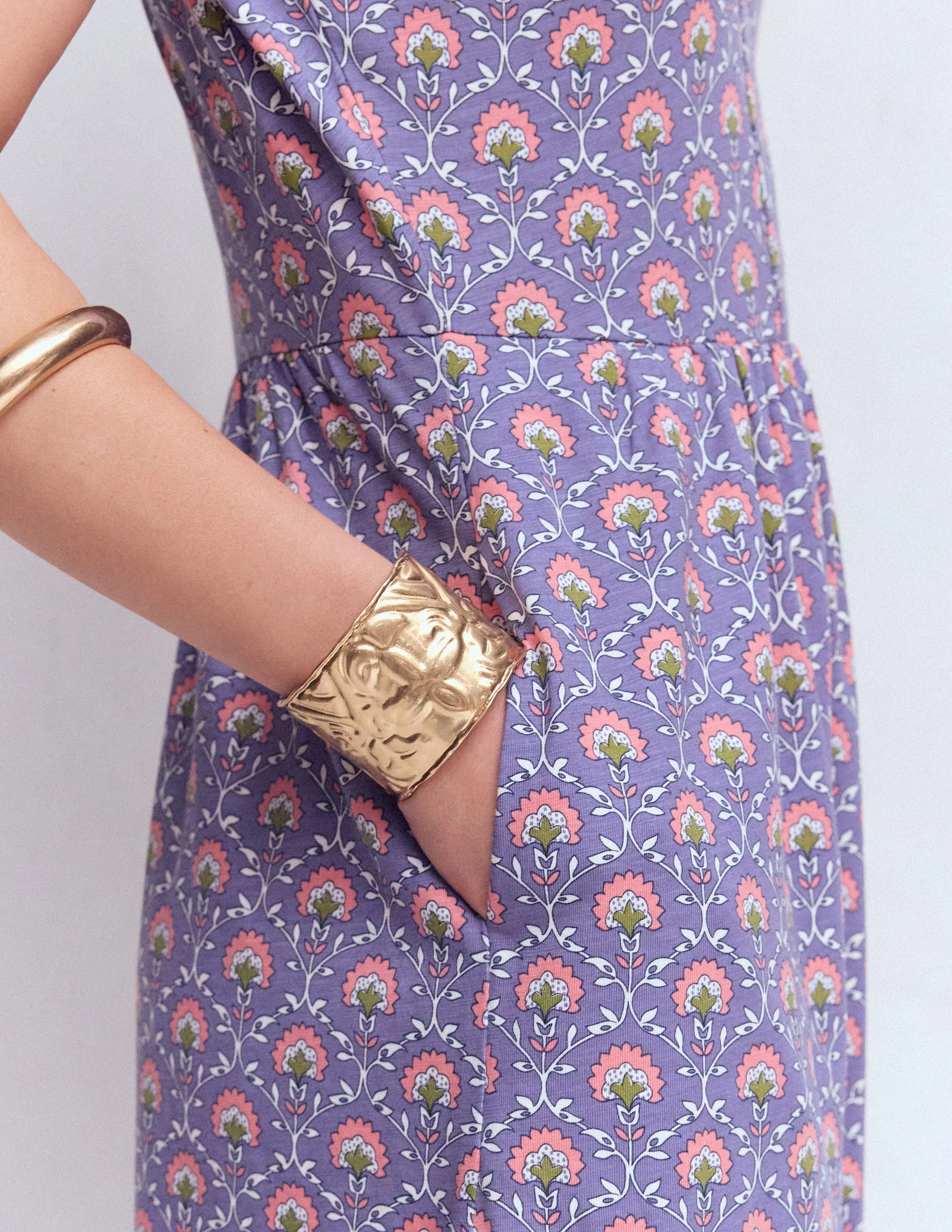 Naomi Kurzes Jerseykleid-Lila Distel, Blumengitter