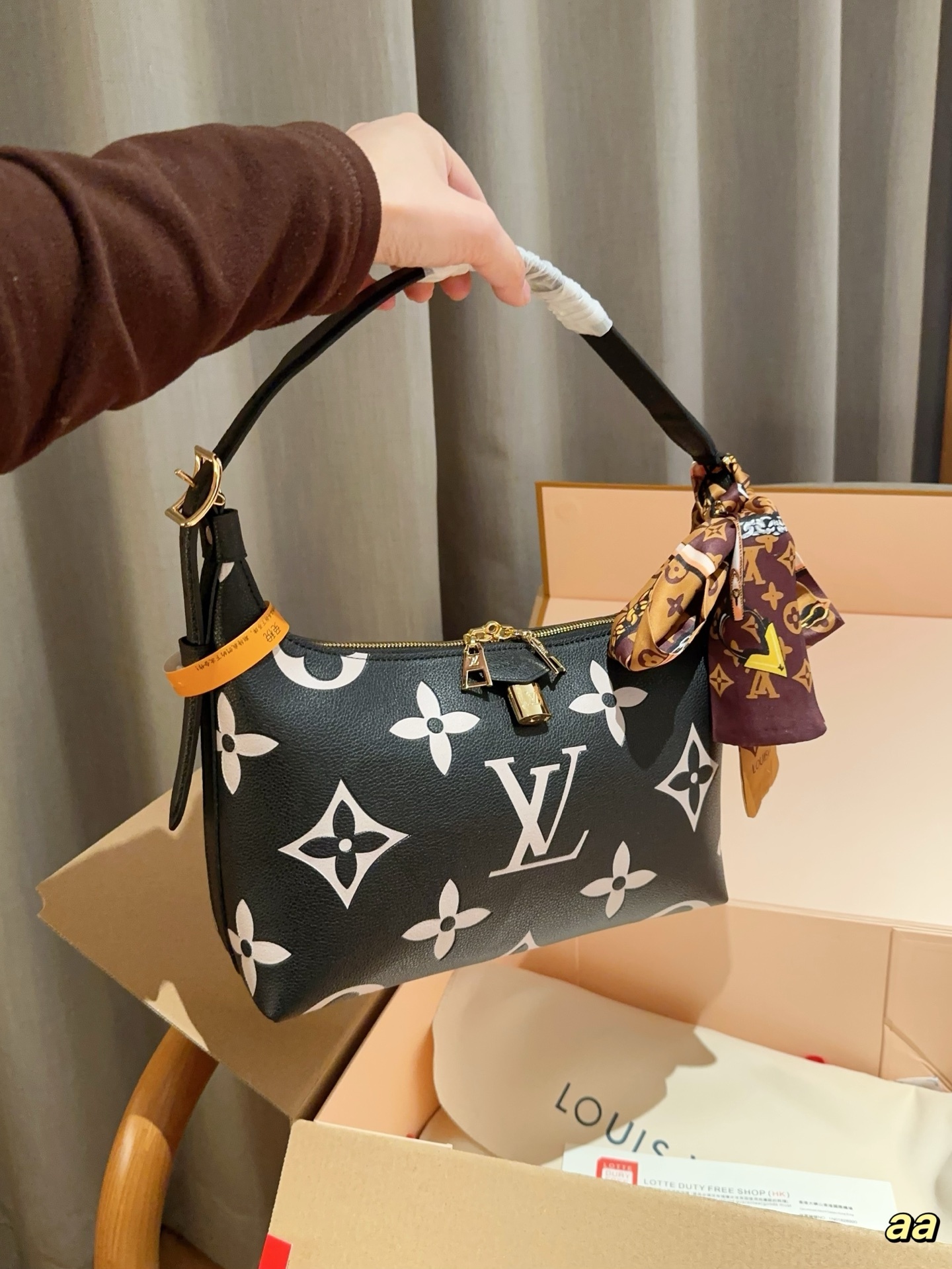 Louis new arrival hobo lock bag size:28*18*10 cm - Top Club