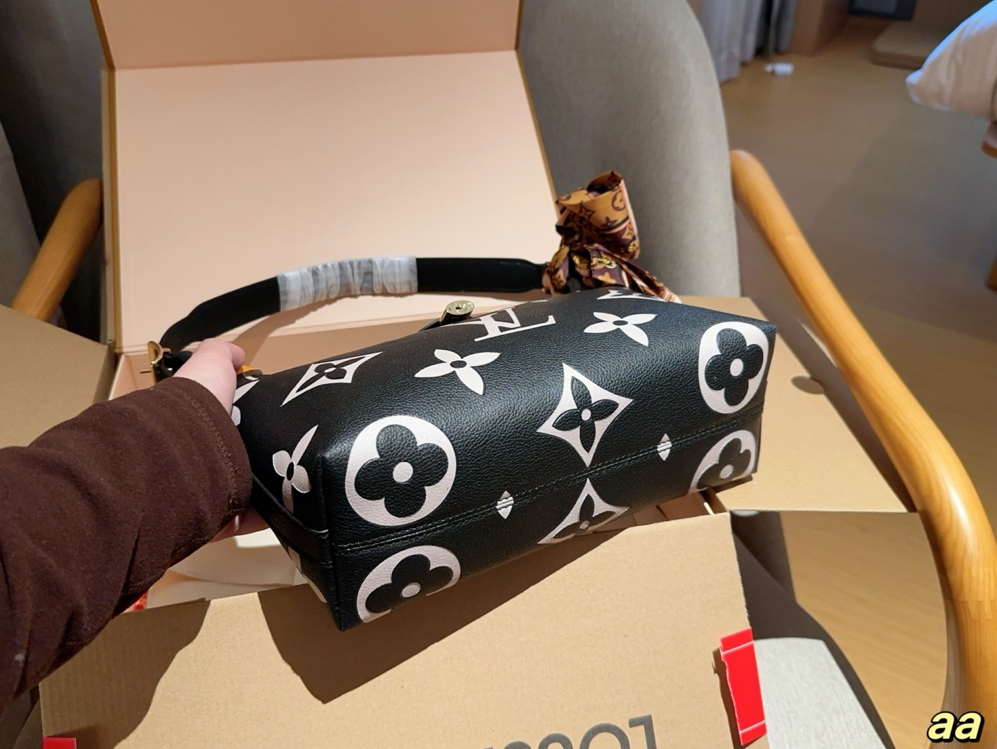 Louis new arrival hobo lock bag size:28*18*10 cm - Top Club