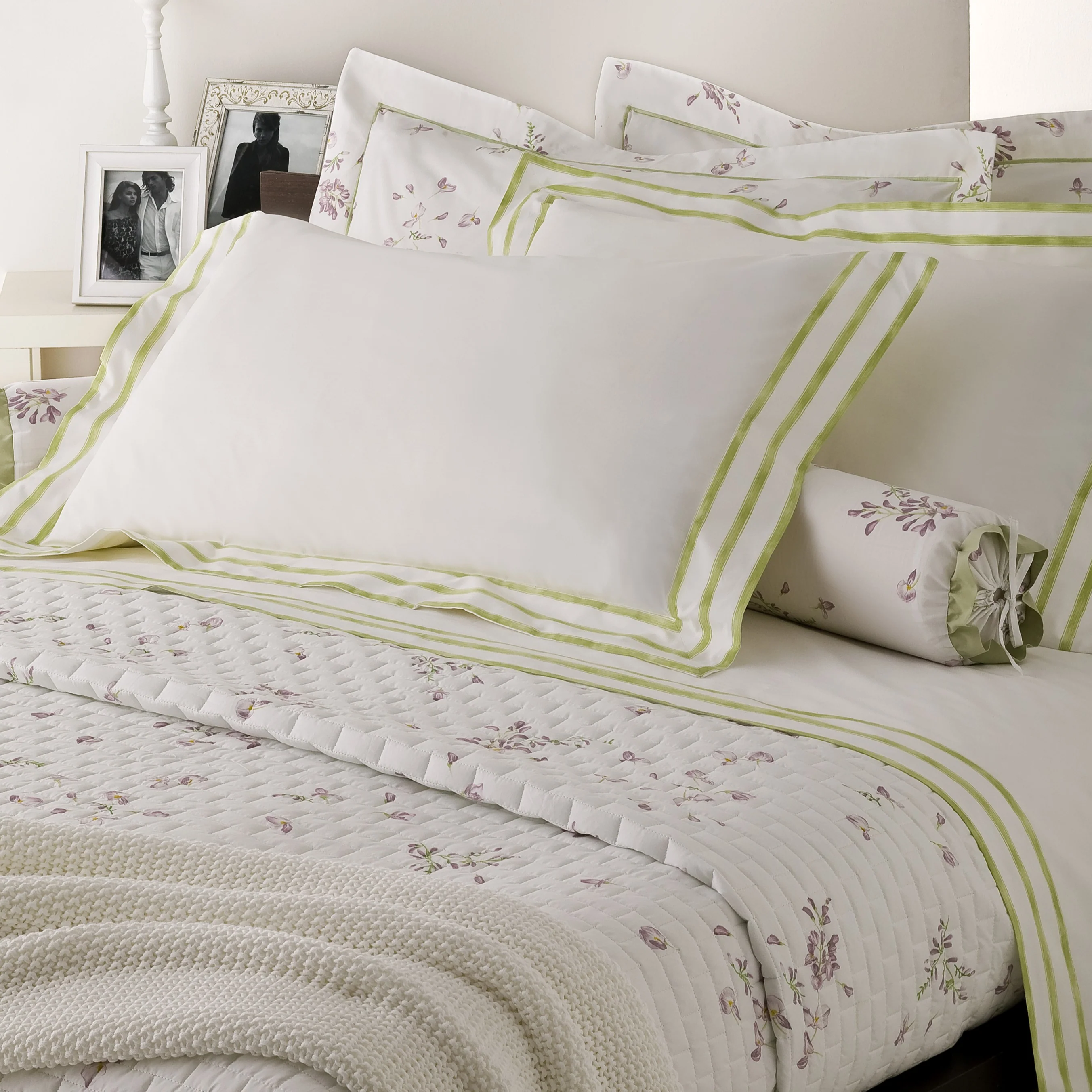 Copriletto Trapuntato In  Fiori-Di-Glicine Singolo