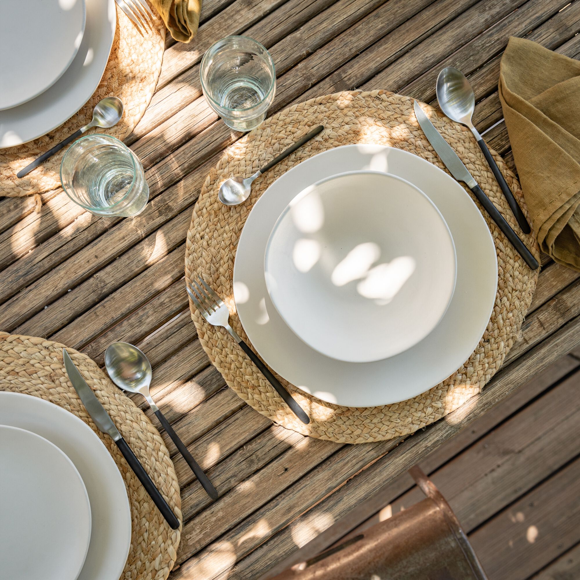 DOUZ - Assiette plate en grès D27,5cm - blanc ventoux