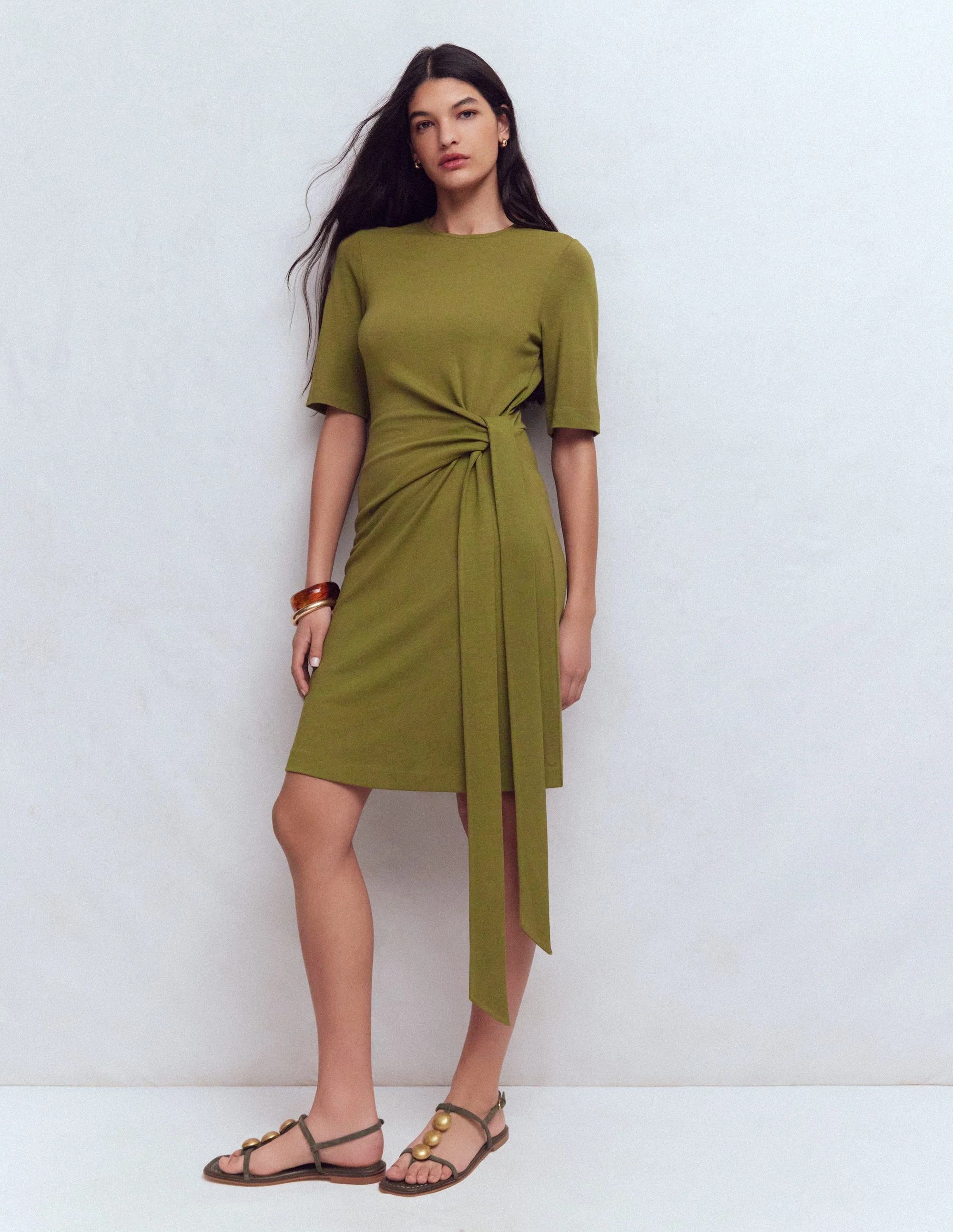 Zinnia Kurzes Jerseykleid zum Binden-Olive