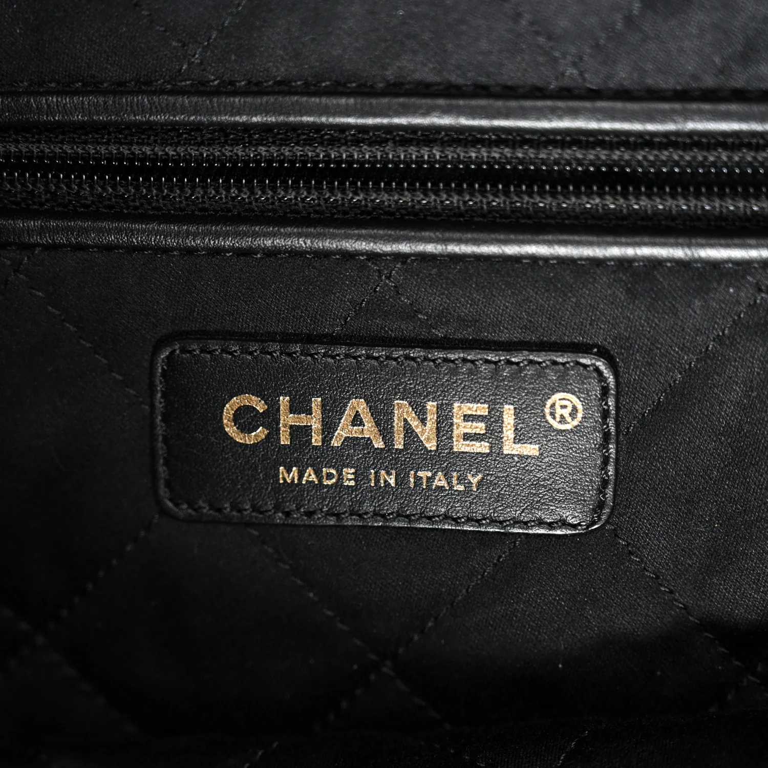 Shiny Calfskin Quilted Large Chanel 22 Black - Top Club