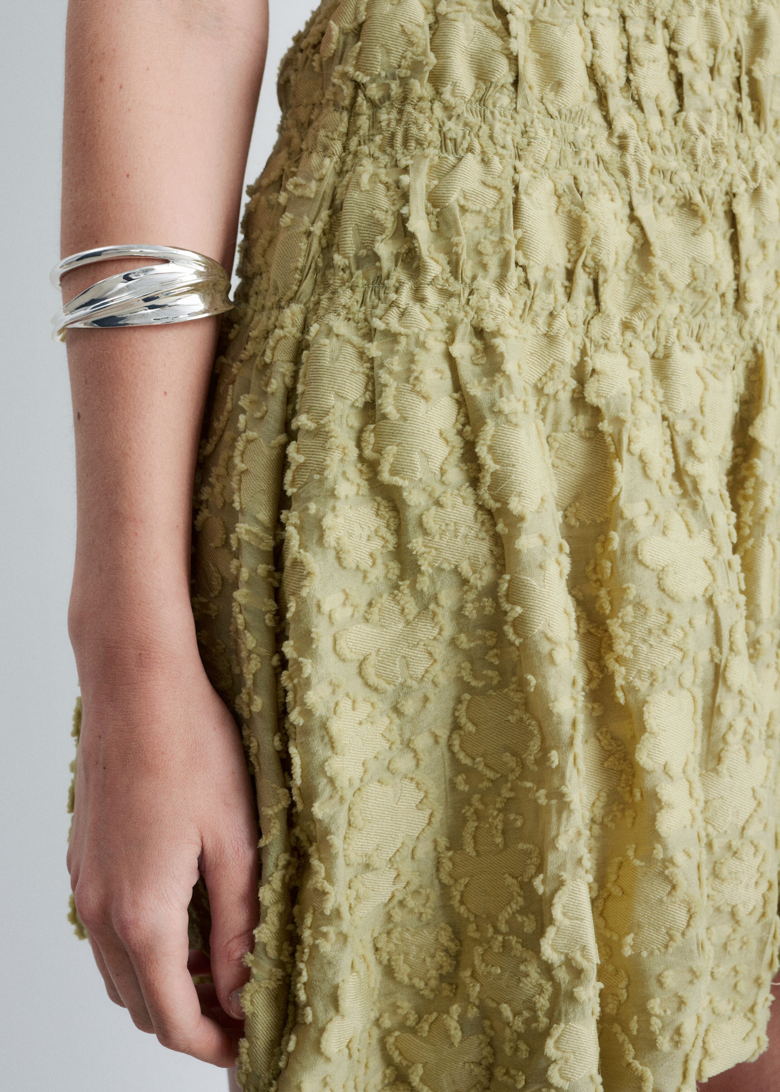 & Other Stories SCULPTURAL CUFF BRACELET