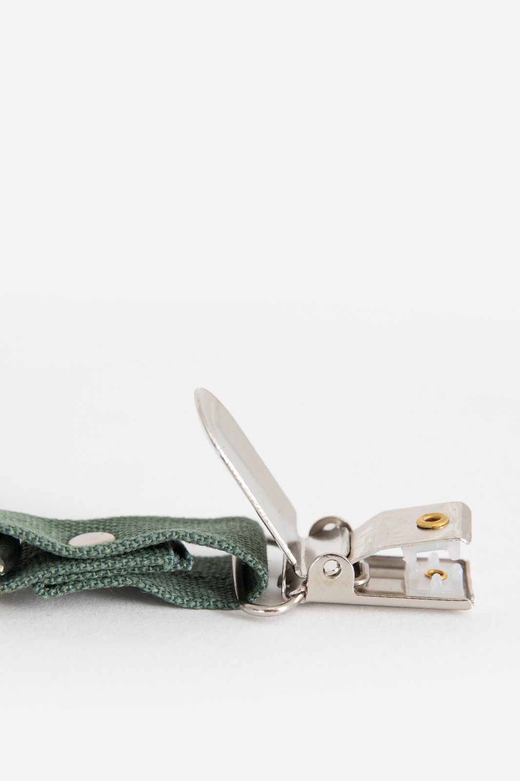 Kikkerland travel hat clip