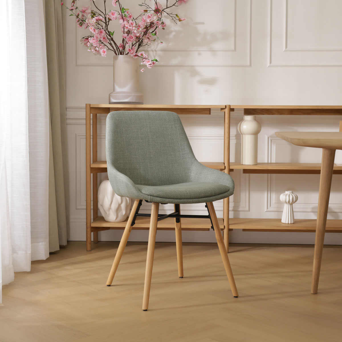 Eetkamerstoel Nena-Isa licht groen - houten onderstel