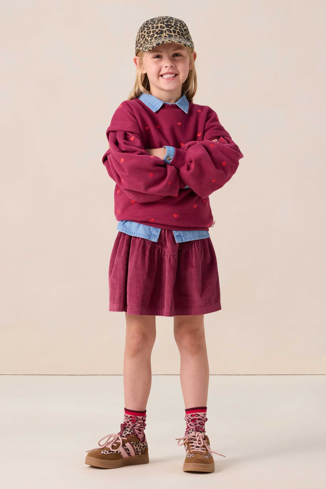 Donkerrode sweater met hartjes