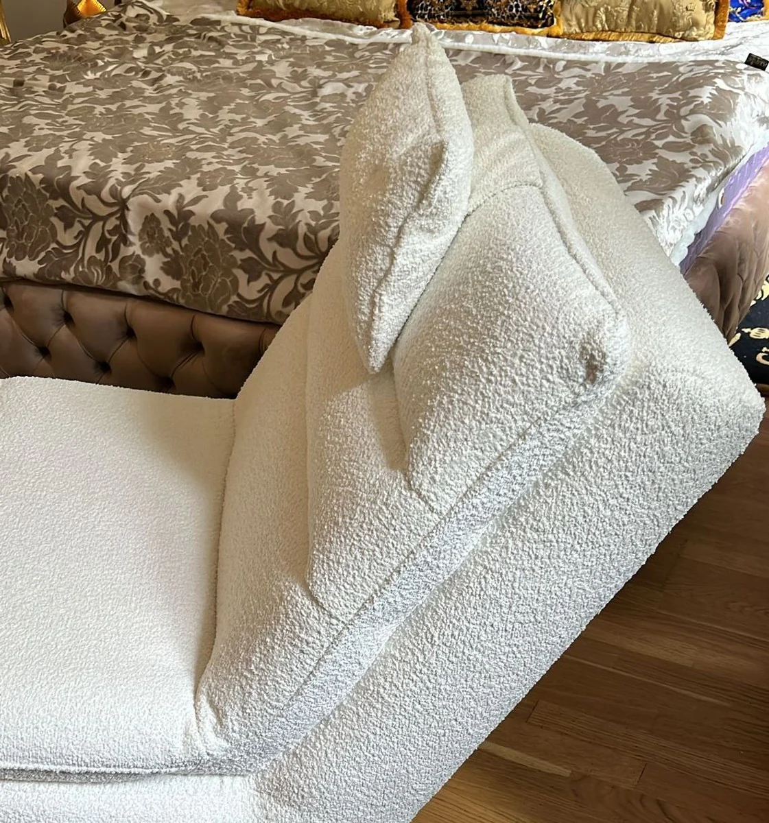 Luxury chaise longue with pillow white 170 cm