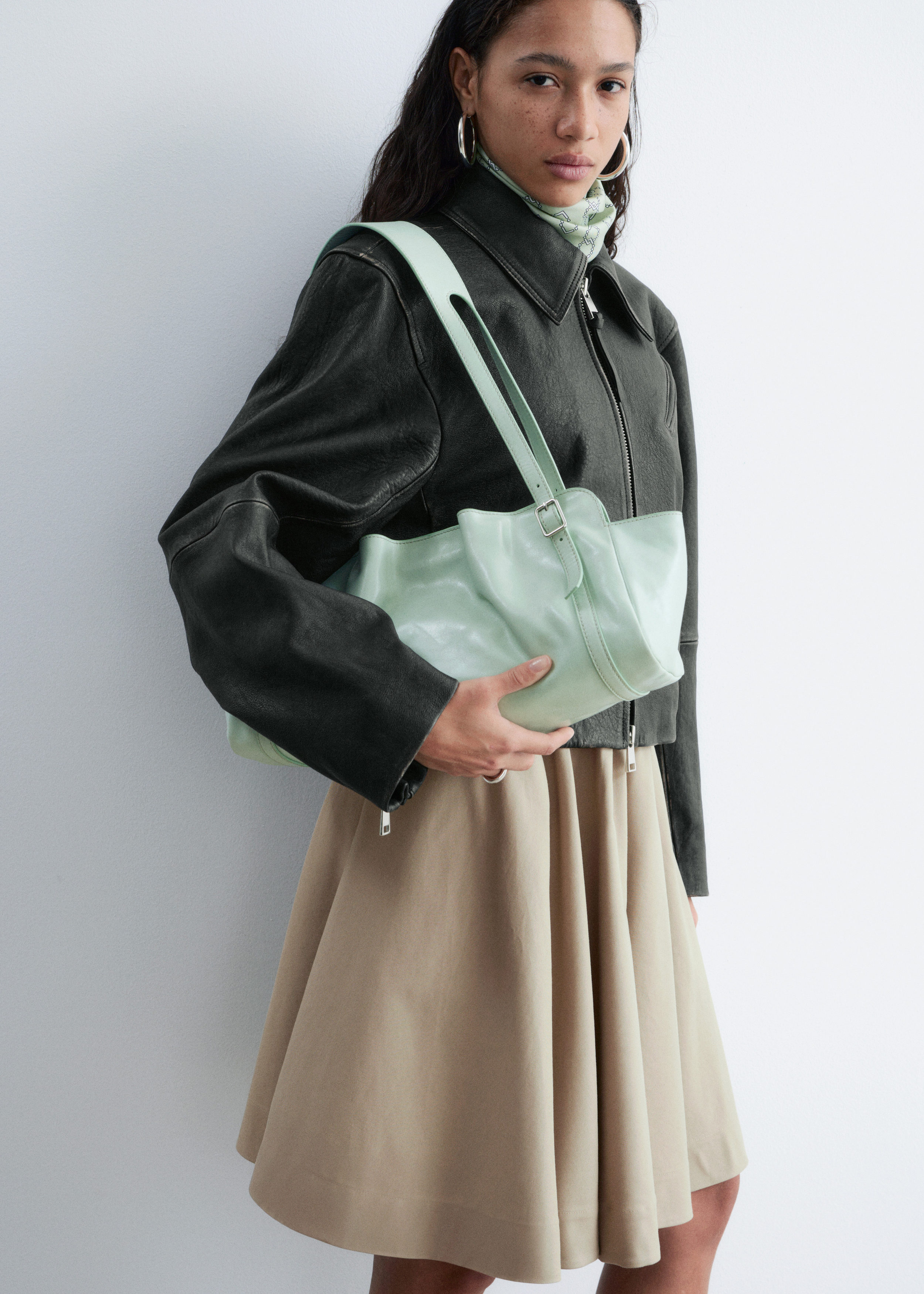 & Other Stories LOW-PROFILE LEATHER SHOULDER BAG