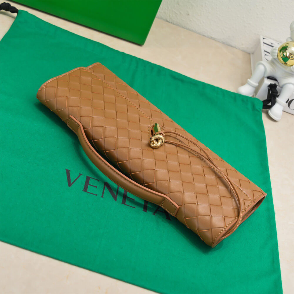 Bottega Veneta Andiamo Clutch(HIGH-END GRADE) - Top Club