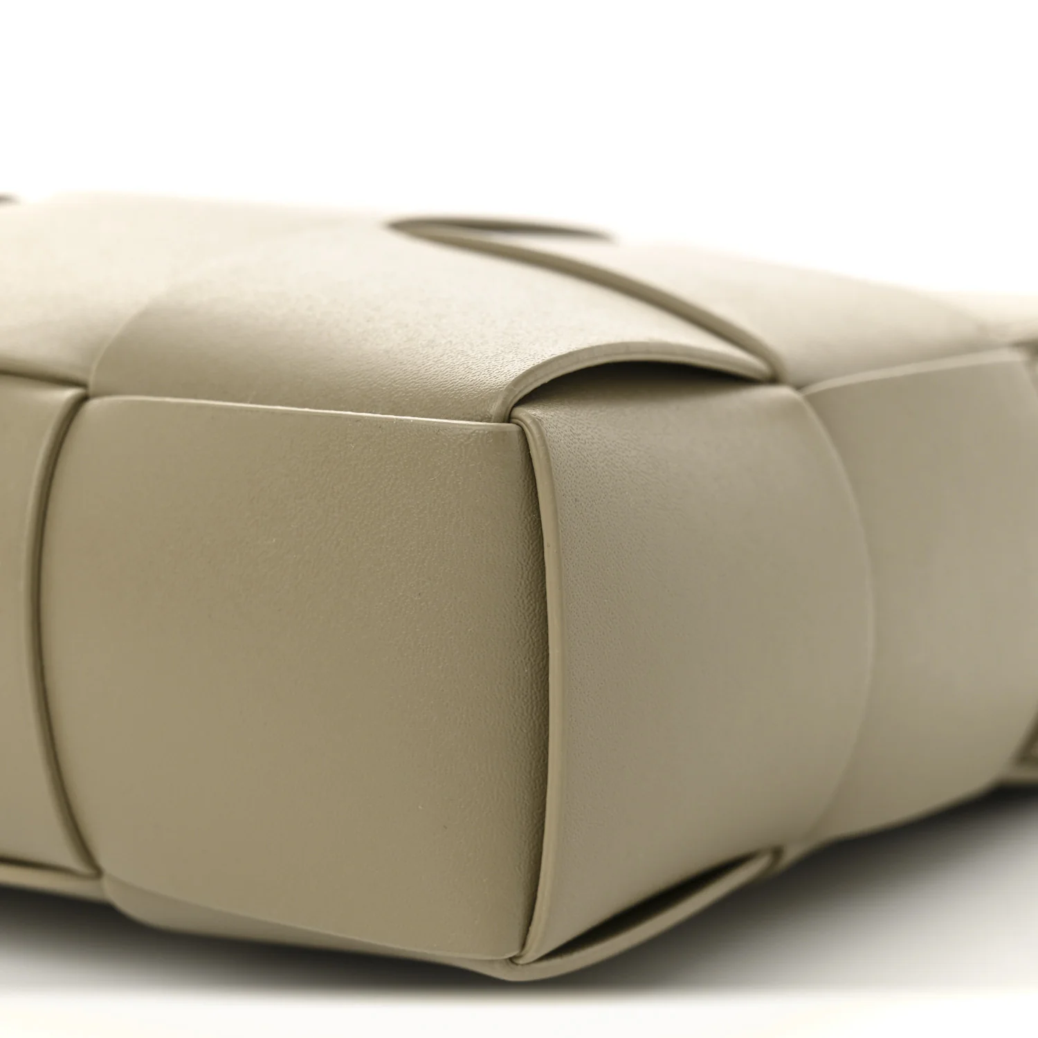 Lambskin Maxi Intrecciato Cassette Camera Bag Travertine - Top Club