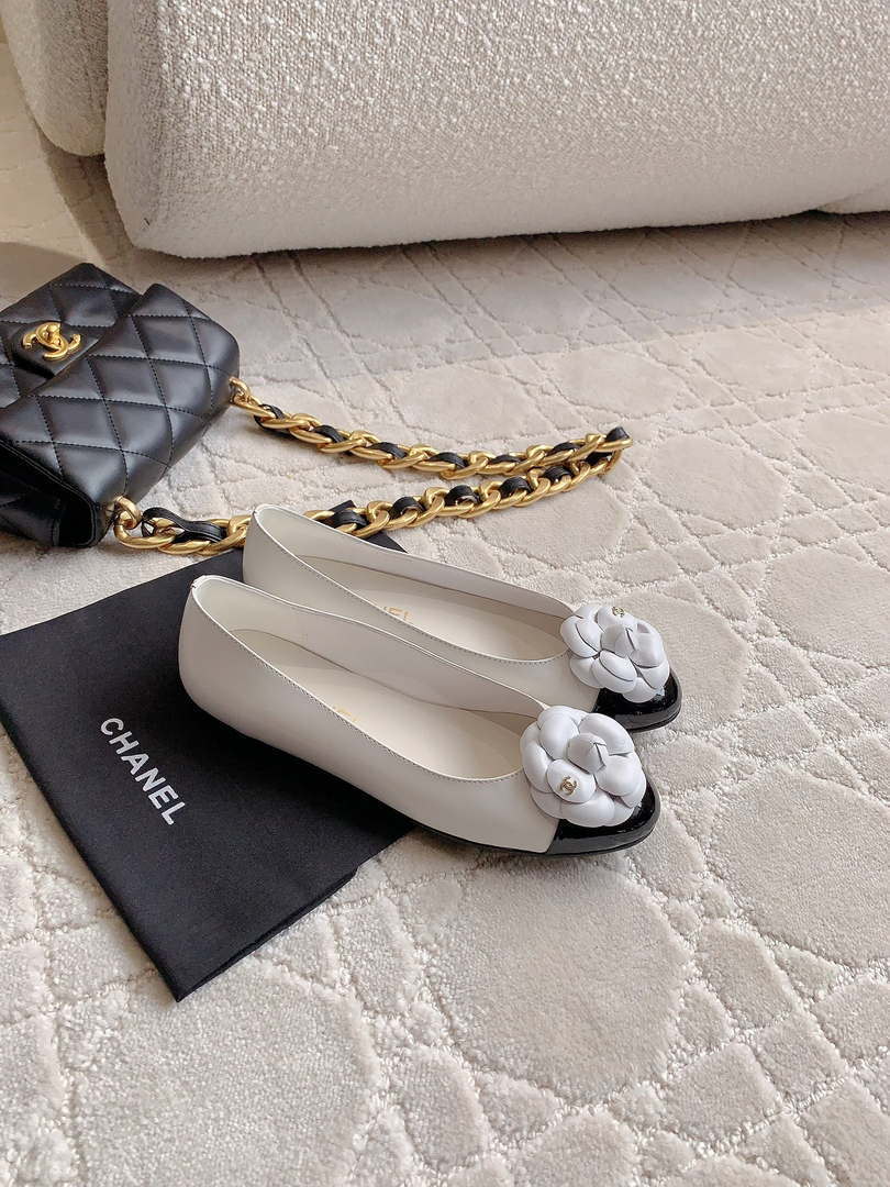 Chanel Women's G31318 Camellia shoes Lambskin CC91010 - Sneaker Replica Workshop