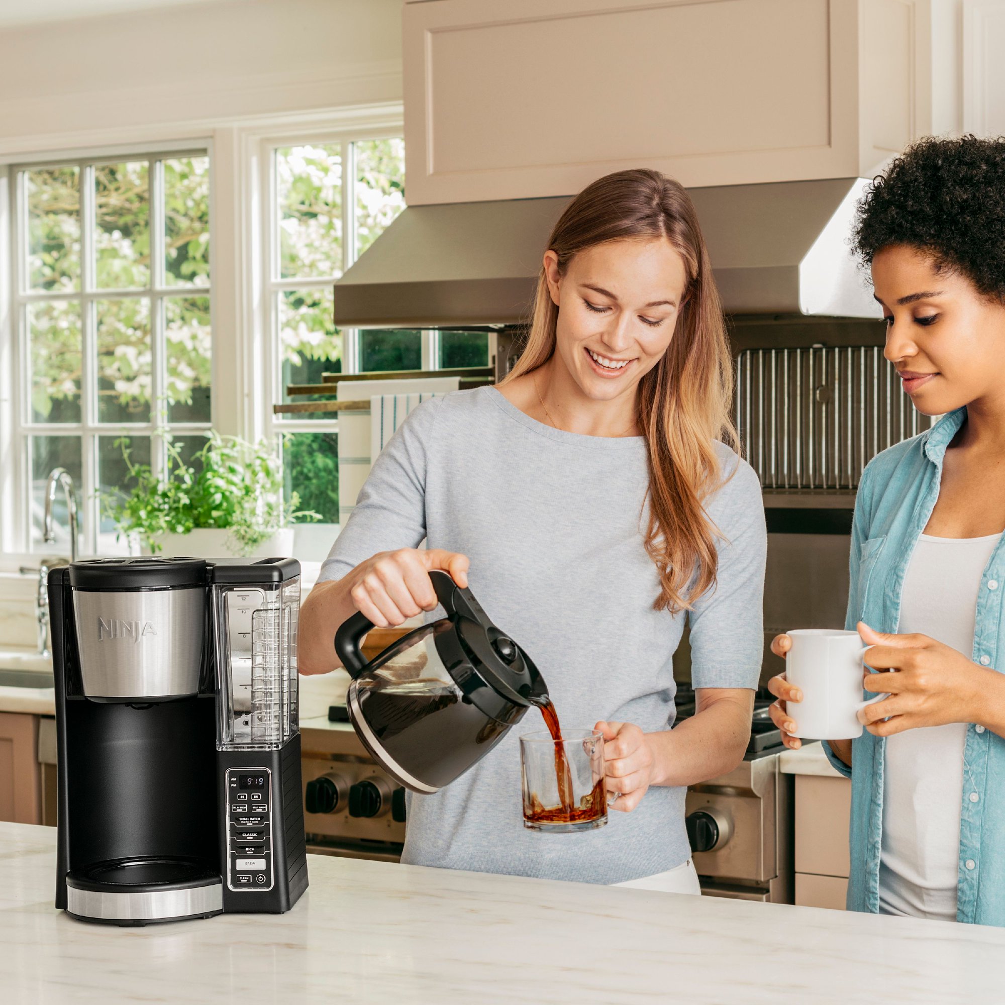 Ninja? 12-Cup Programmable Coffee Brewer CE200