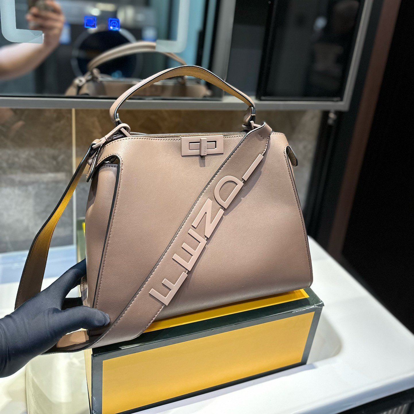 FEN Peekaboo new arrival tote bag size : 32*26 cm - Top Club
