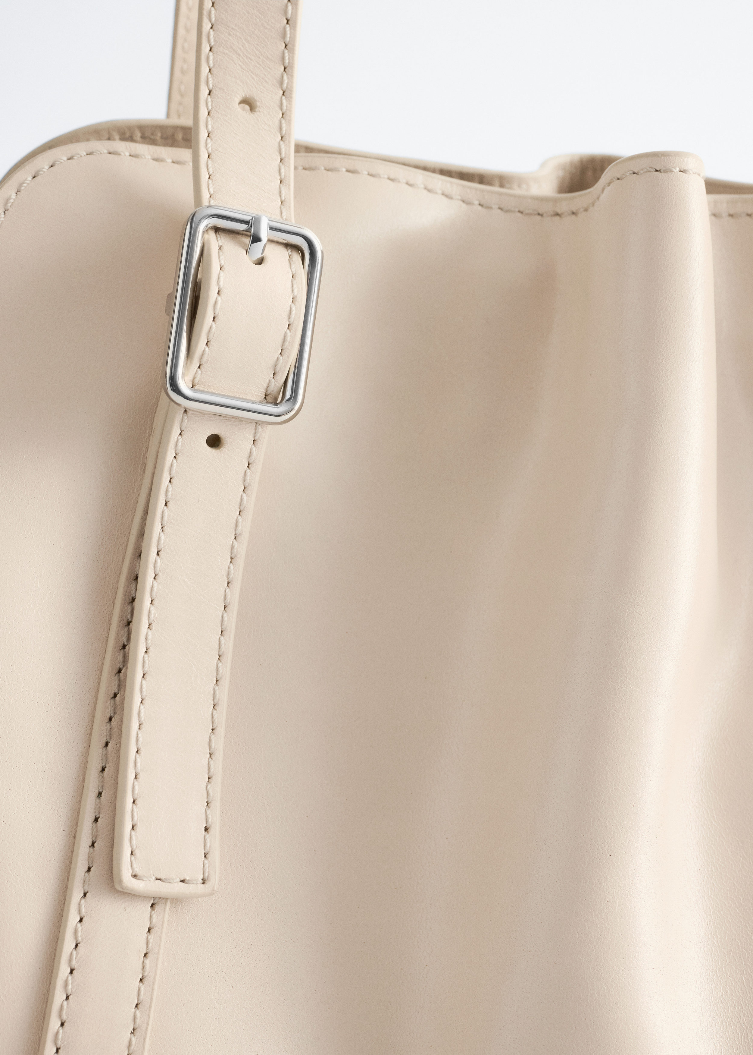 & Other Stories LOW-PROFILE LEATHER SHOULDER BAG