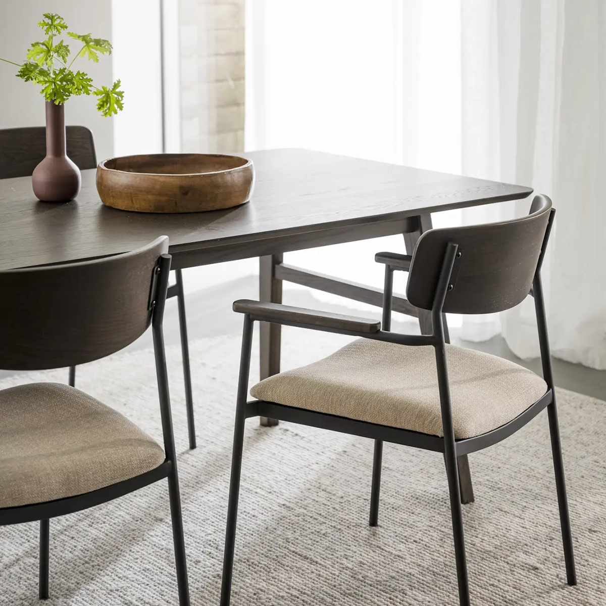 Eetkamerstoel Maymont - met armleuningen Donkerbruin met beige zitting