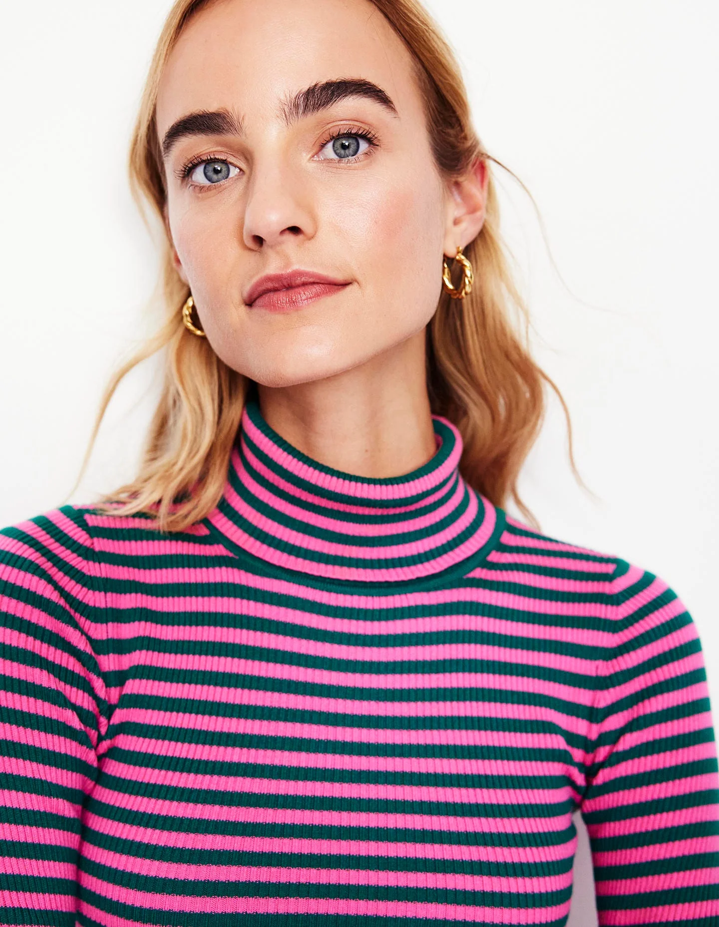 Breite, gedrehte Creolen-Goldfarbe