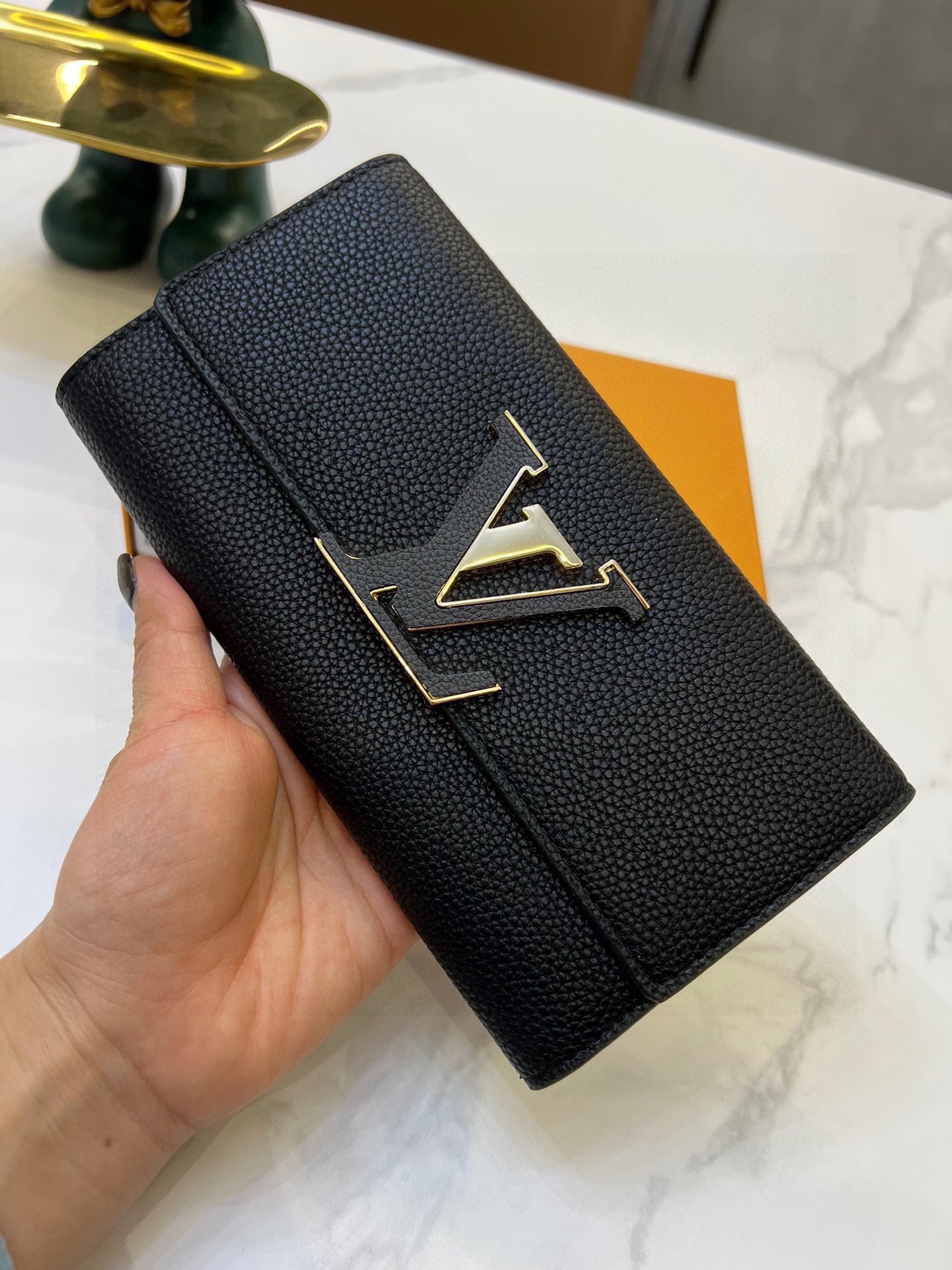 L Capucines men wallet size??20*11*2.5 cm - Top Club