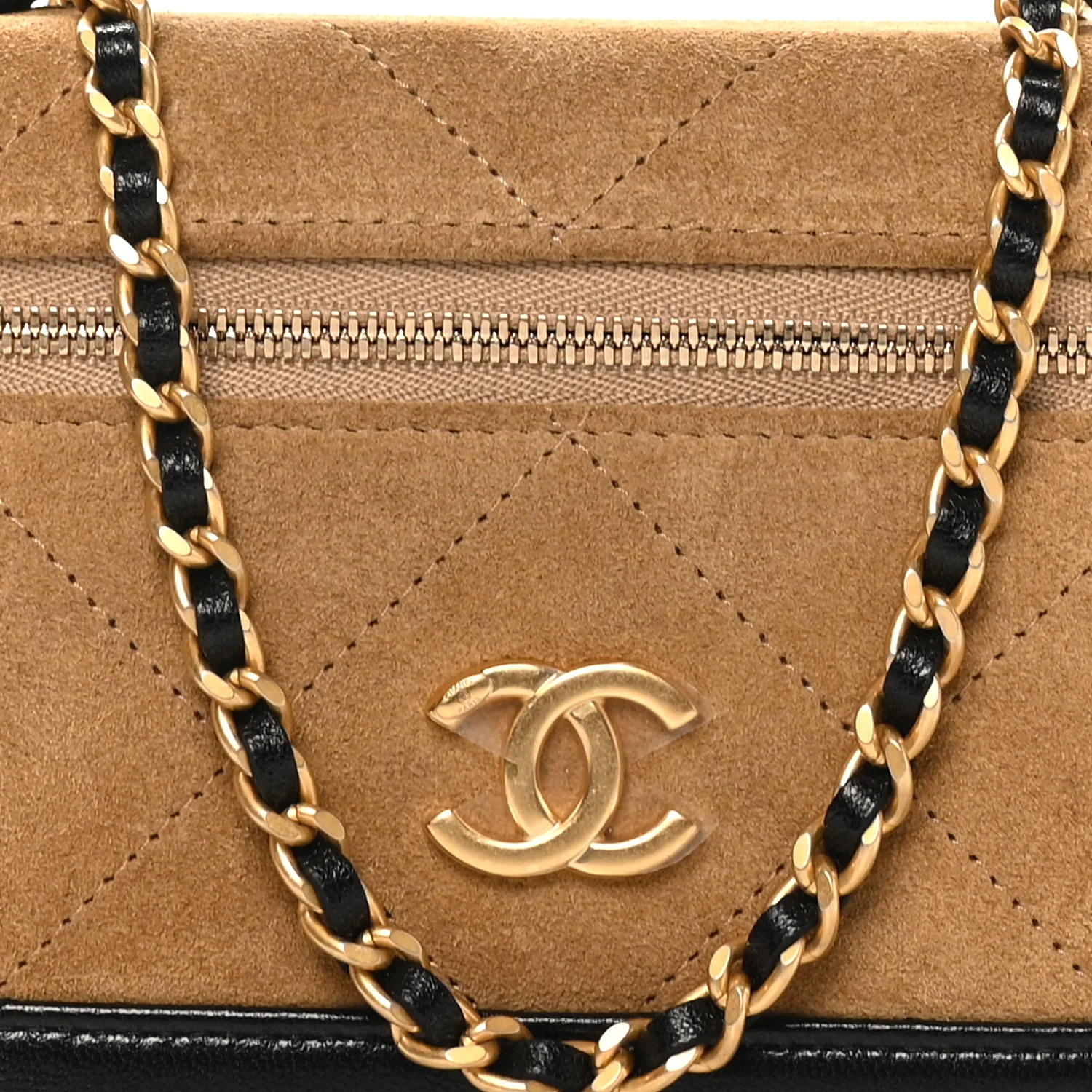 Suede Calfskin Shiny Lambskin Quilted Top Handle Slim Vanity Case With Chain Beige Black - Top Club