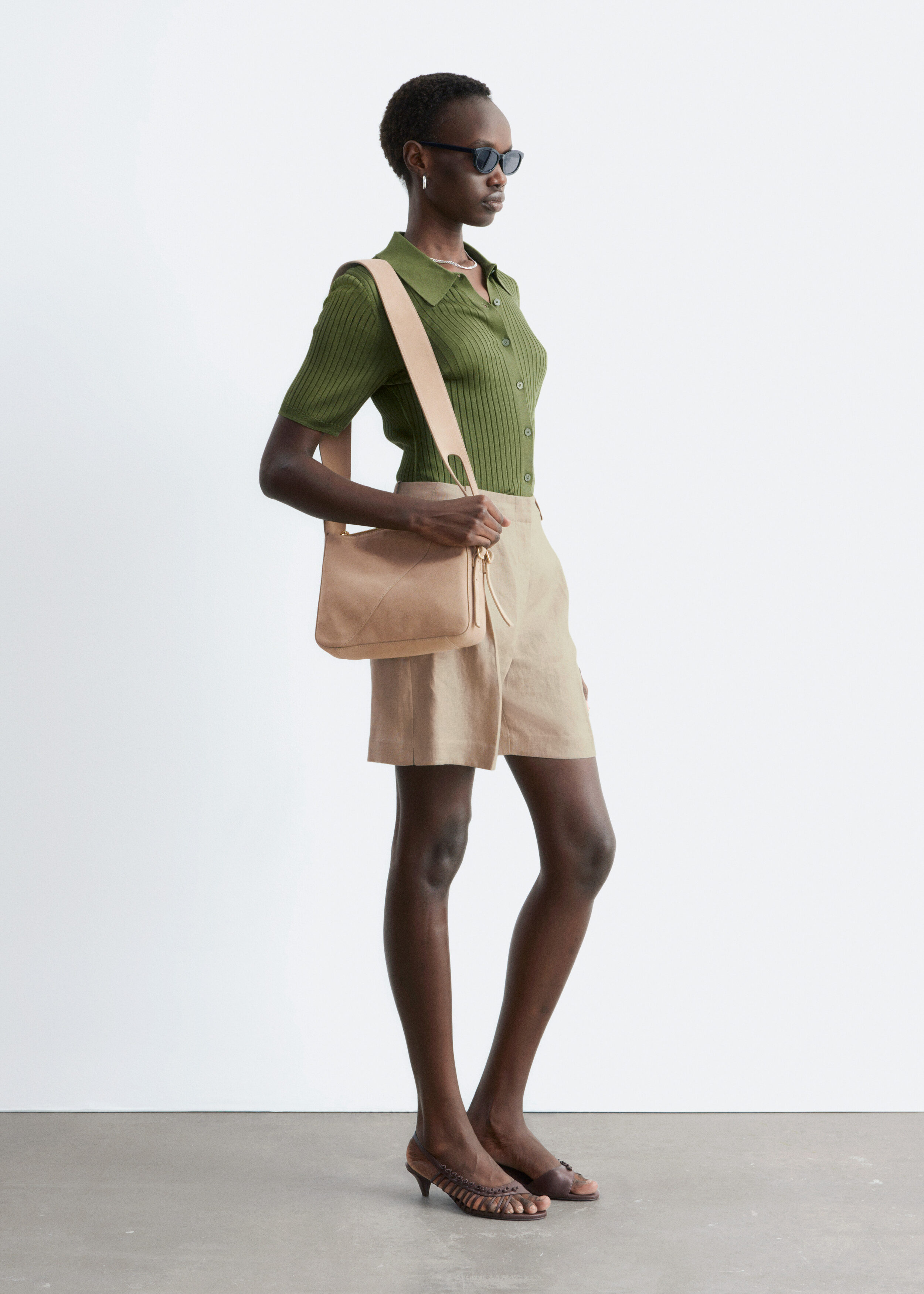& Other Stories PLEATED LINEN SHORTS