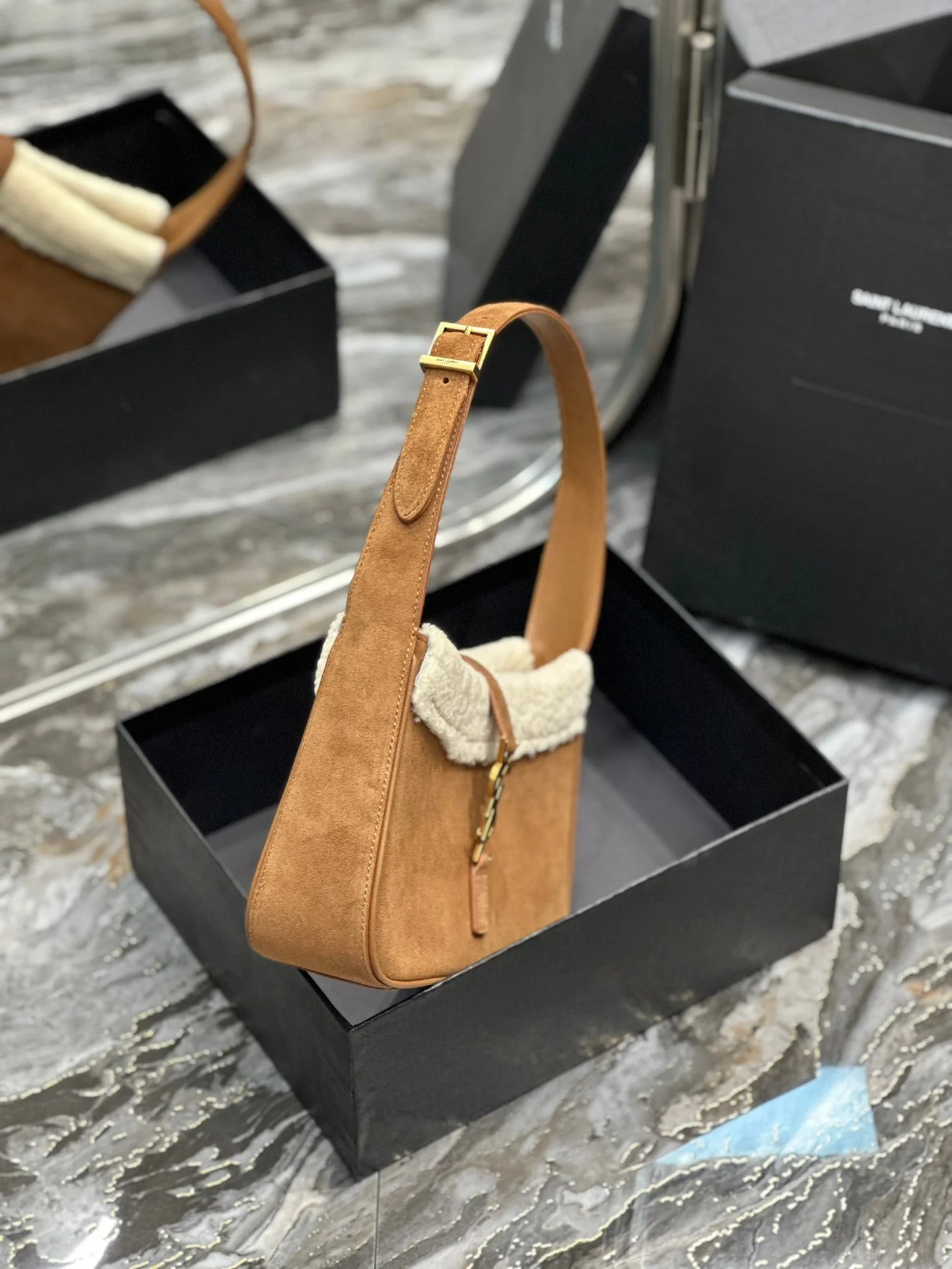 YSL Le5��7 Hobo Shearling Suede Shoulder Bag 25x14x6cm - Top Club