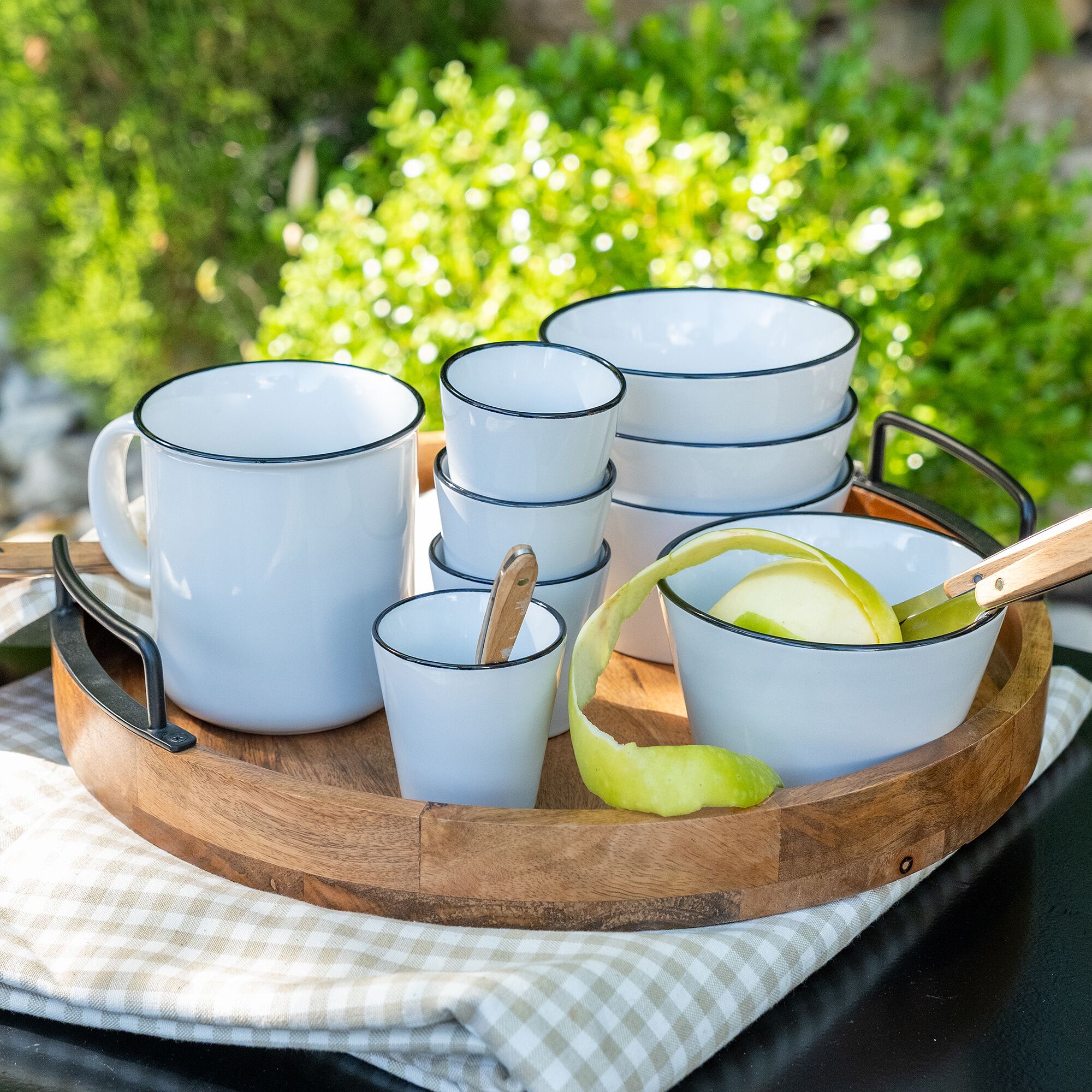 ANNE - Mug en grès avec liseré noir 68cl - blanc