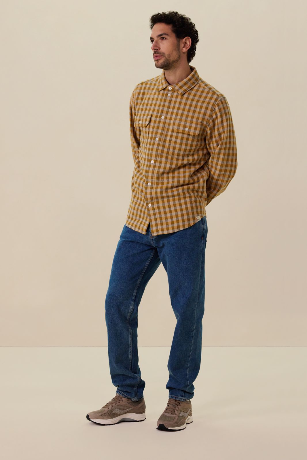 Donkergeel geruit overhemd