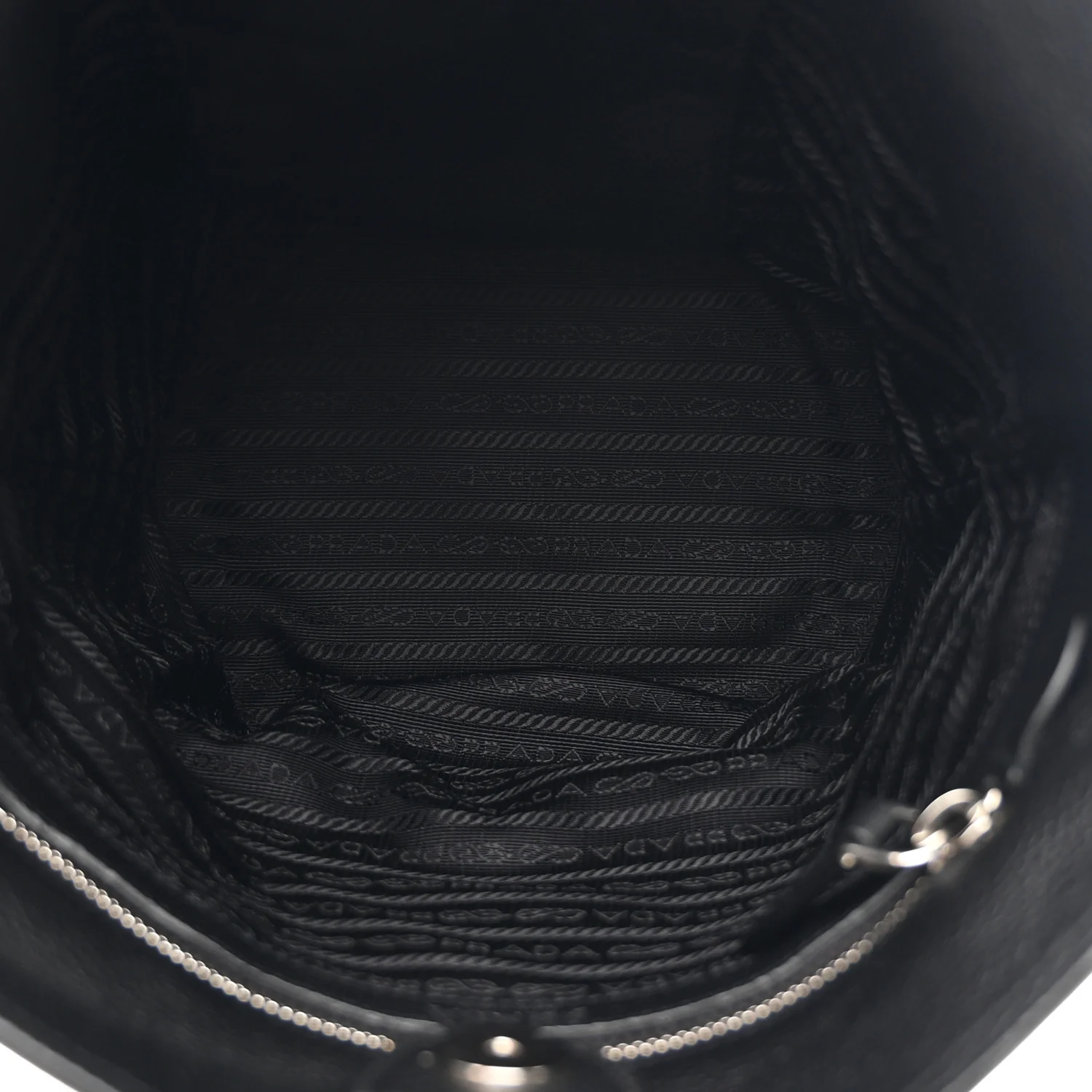 Vitello Daino Bucket Bag Black - Top Club